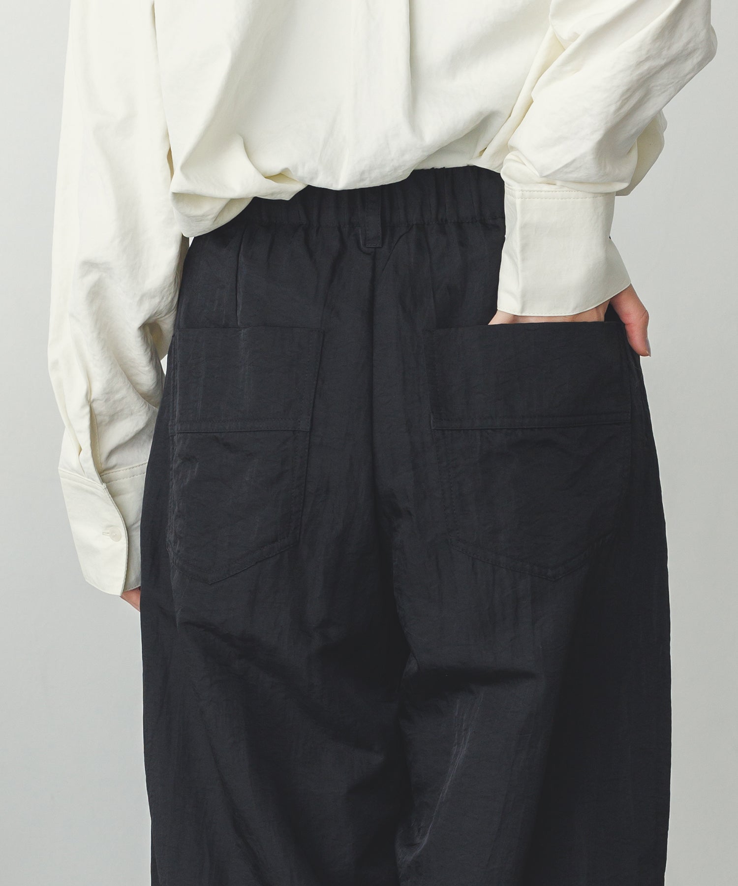 ナイロンツイル タックパンツ