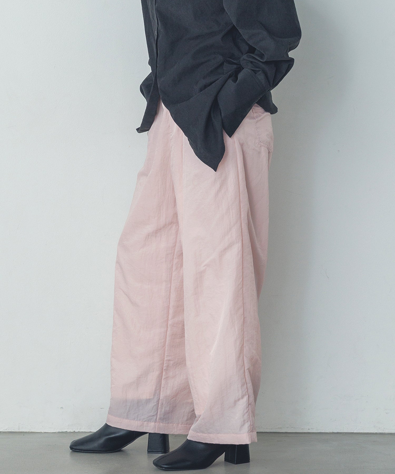 ナイロンツイル タックパンツ