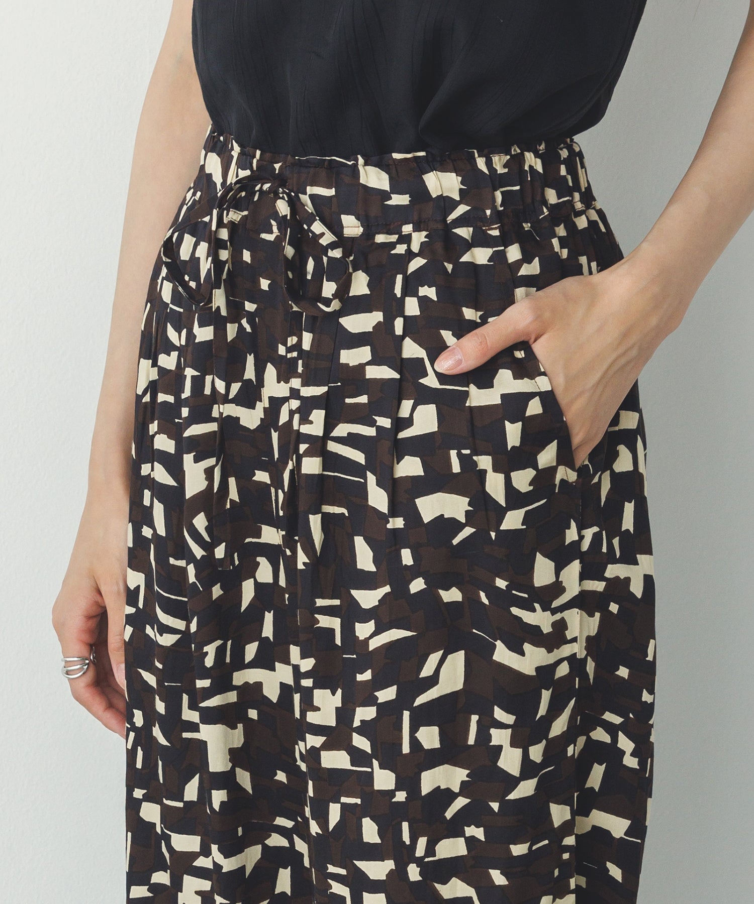 ジオメトリックプリント イージーパンツ