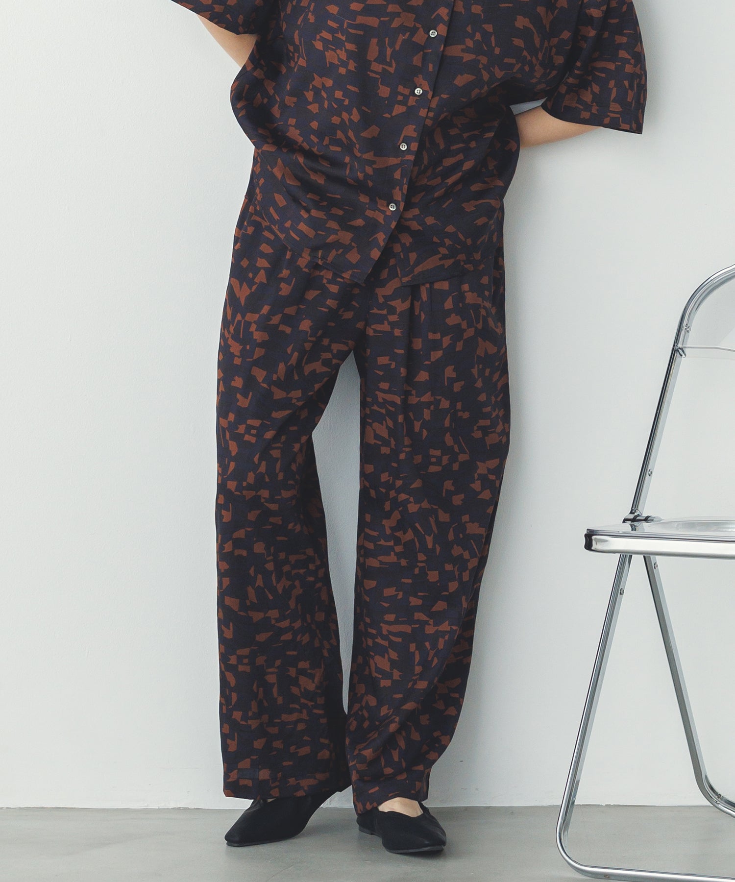 ジオメトリックプリント イージーパンツ