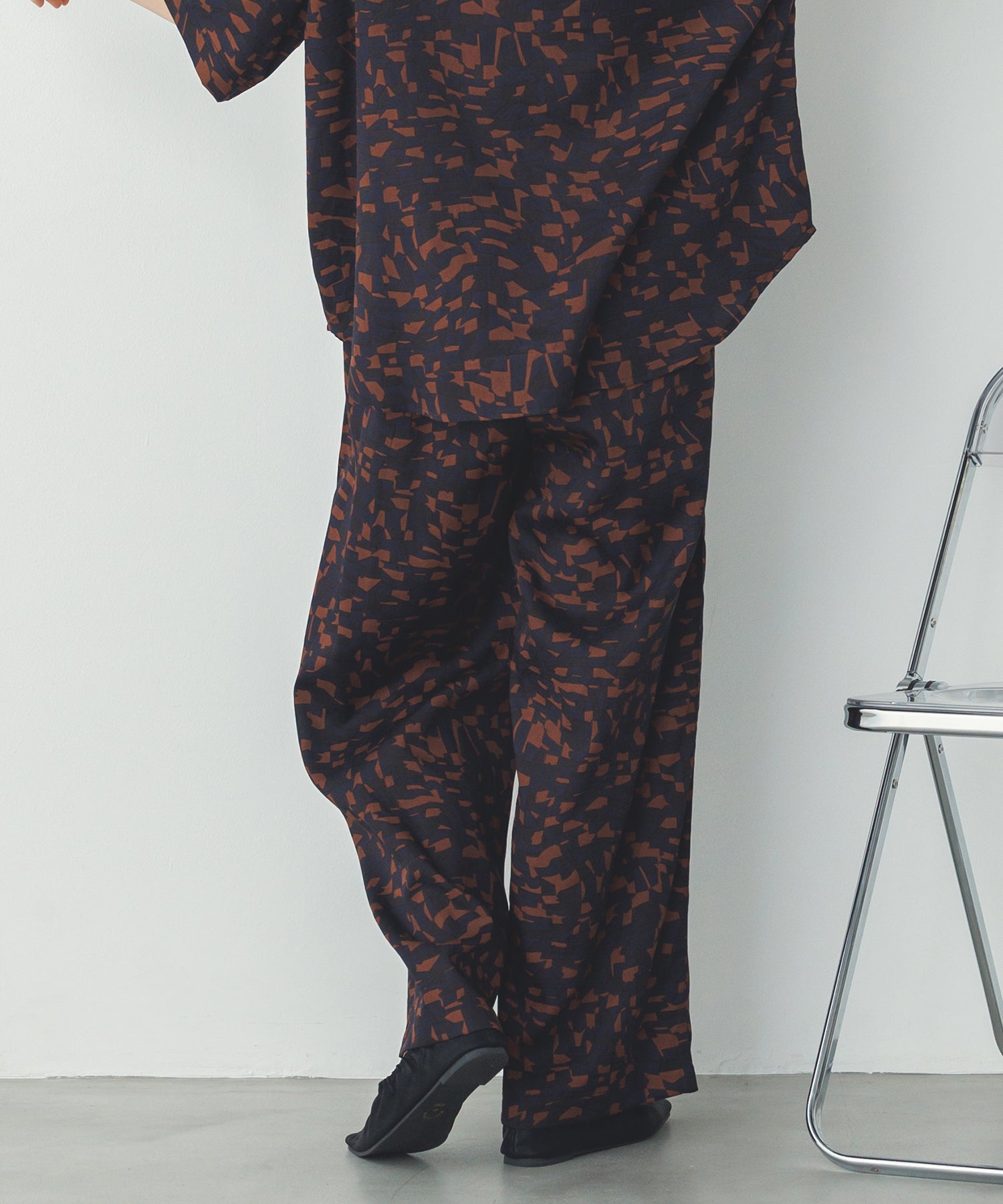 ジオメトリックプリント イージーパンツ