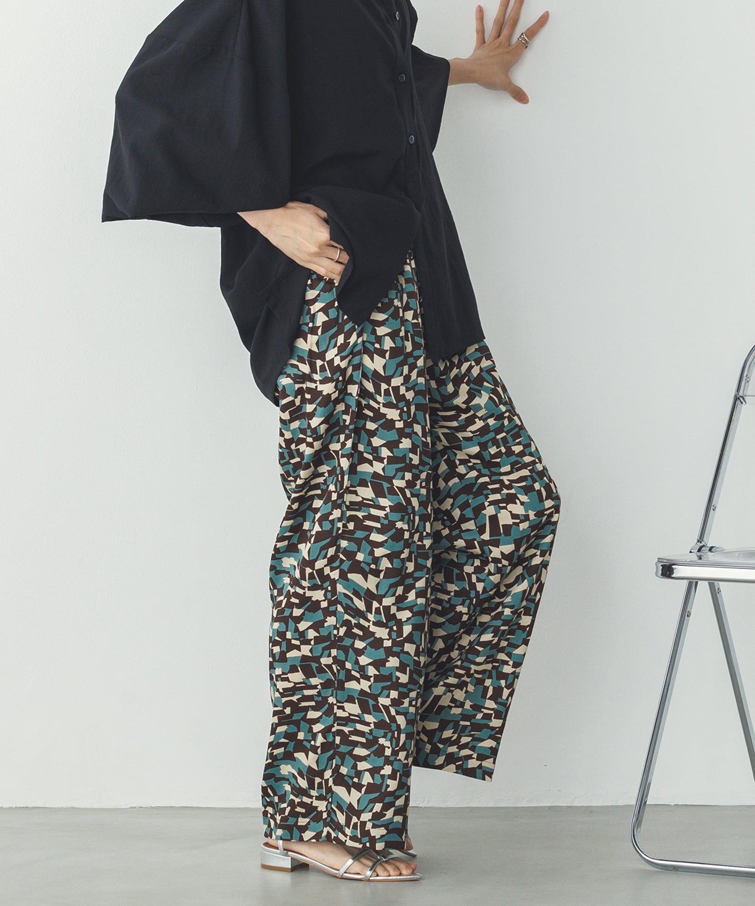 ジオメトリックプリント イージーパンツ