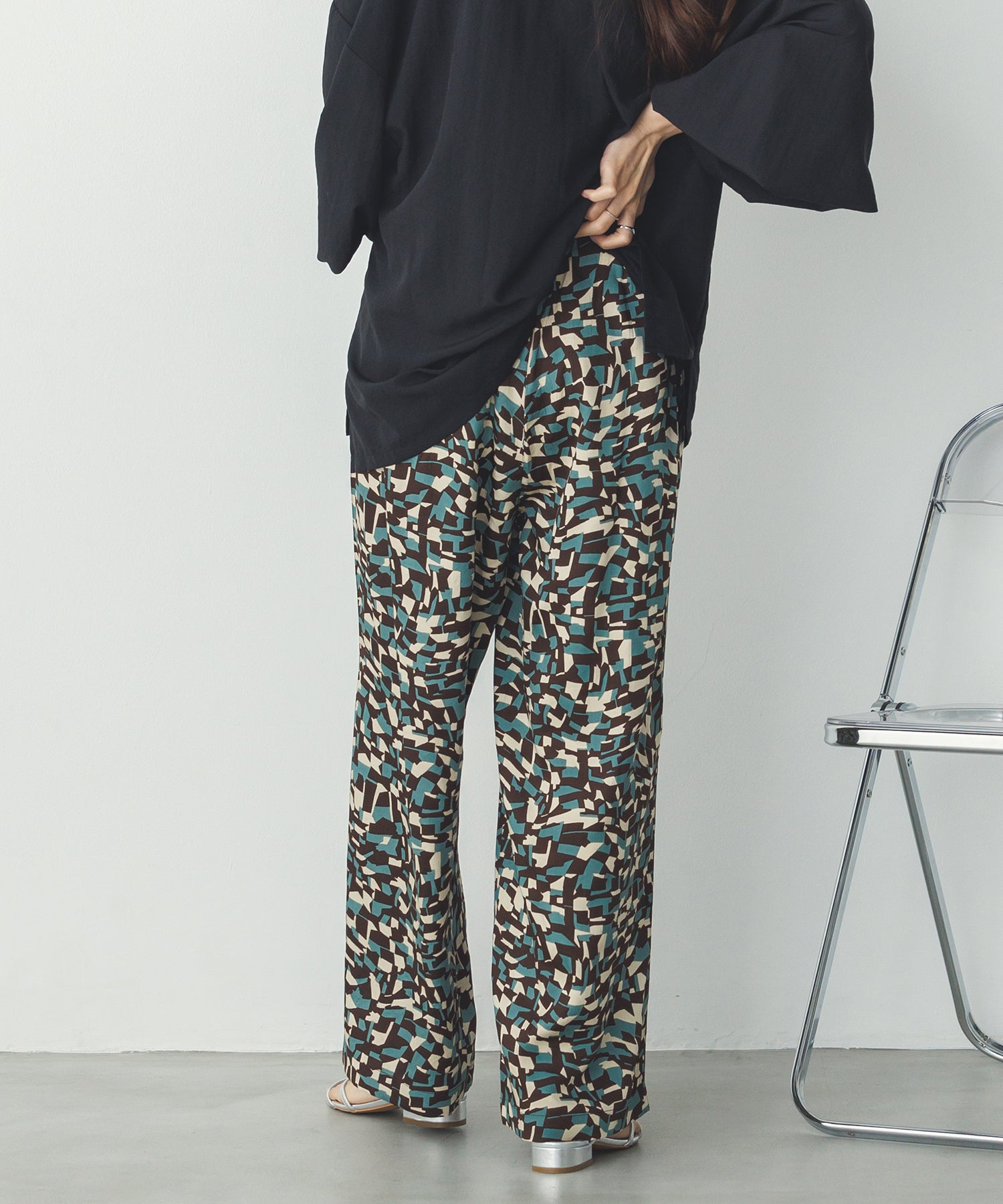 ジオメトリックプリント イージーパンツ