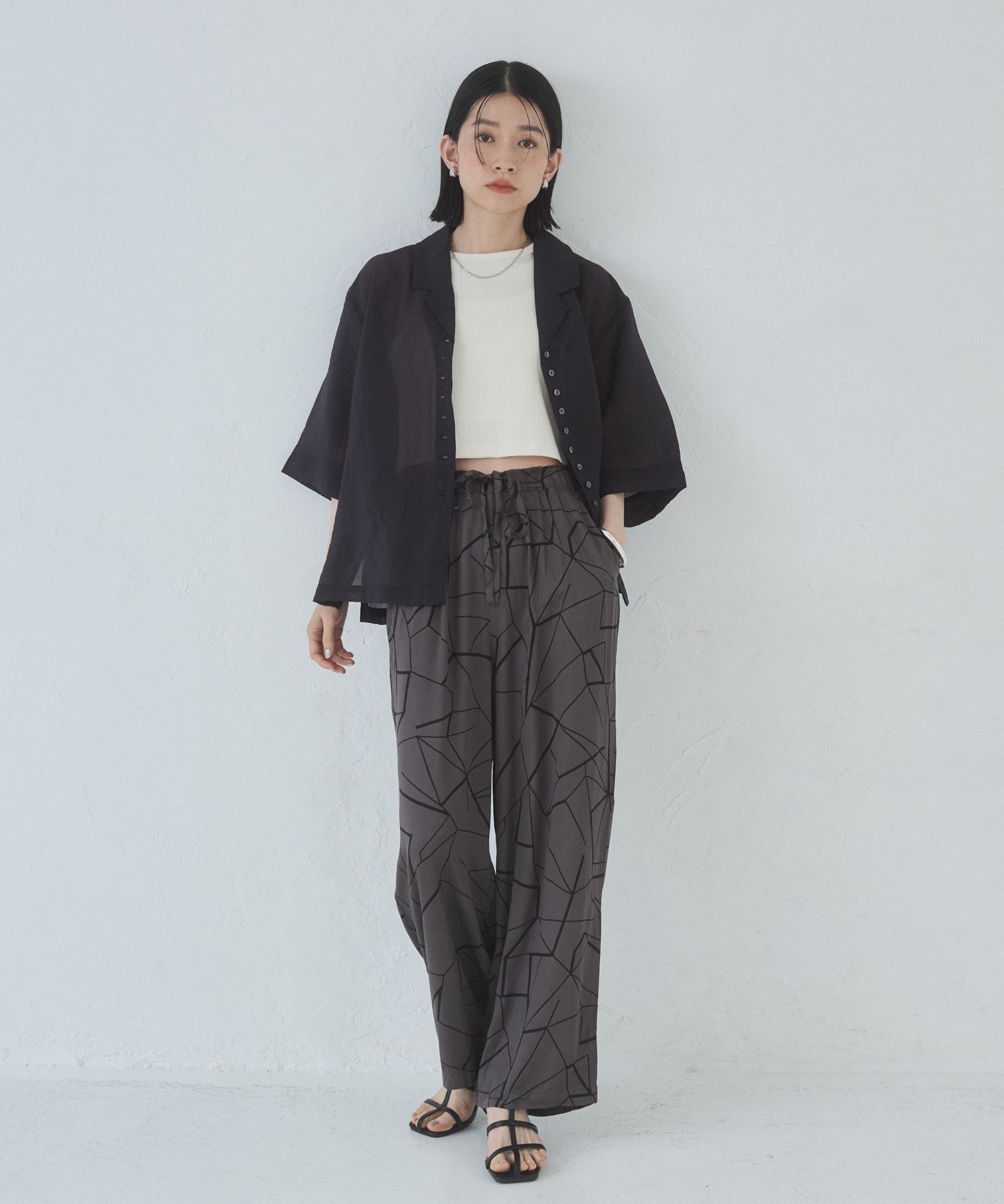 ビスコースサテン プリント タックストレートパンツ