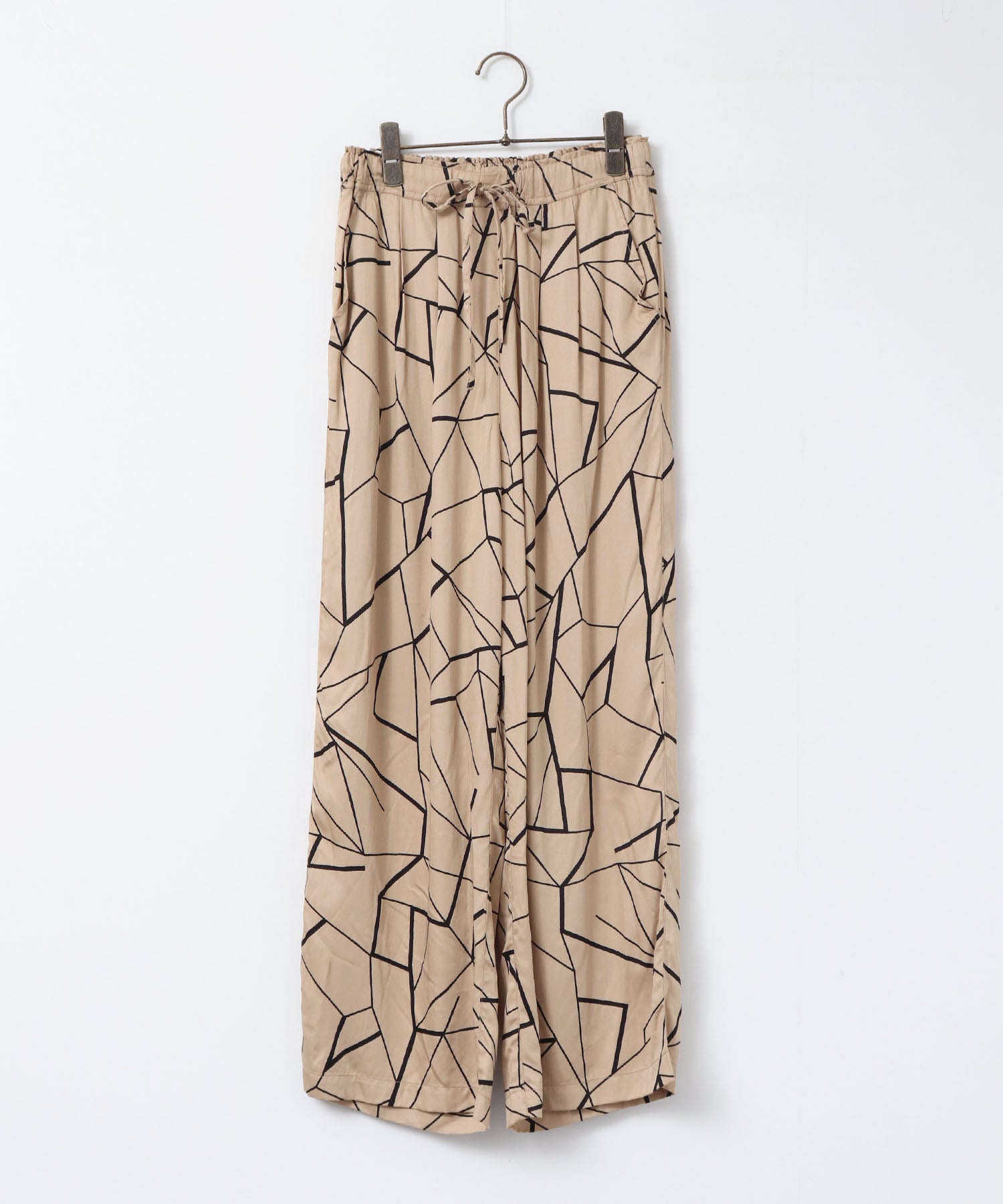 ビスコースサテン プリント タックストレートパンツ