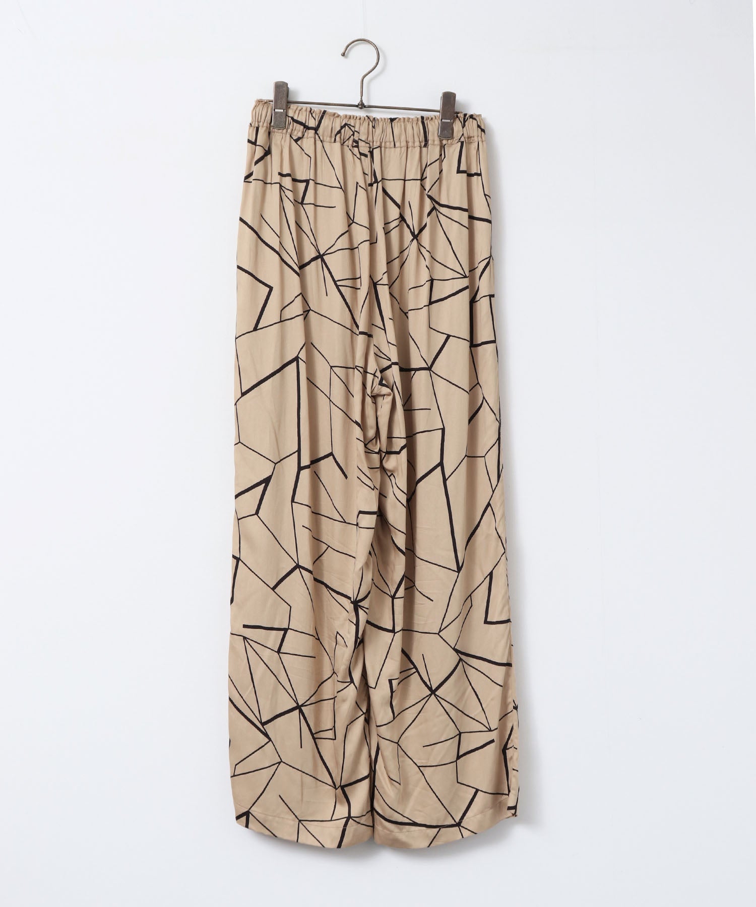 ビスコースサテン プリント タックストレートパンツ