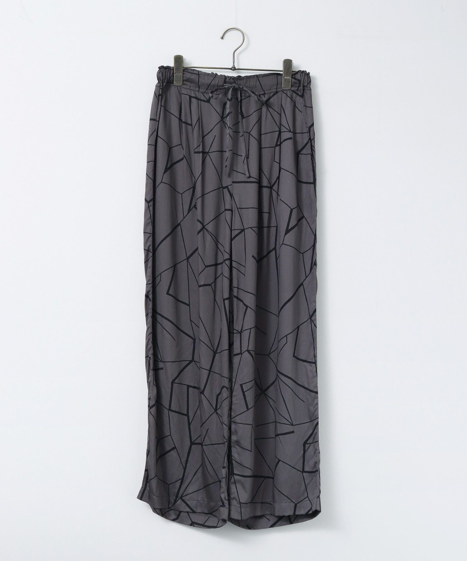 ビスコースサテン プリント タックストレートパンツ