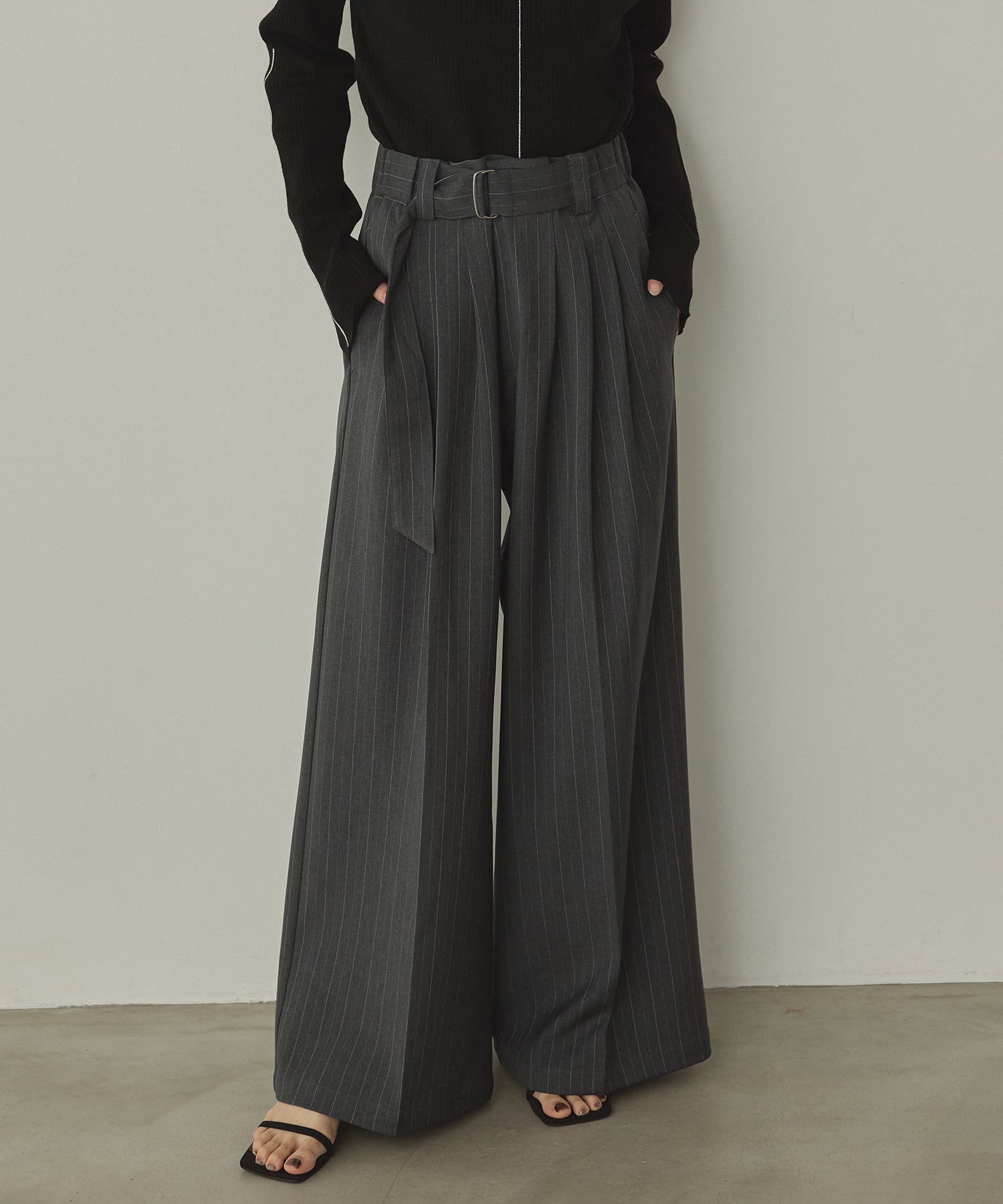 ツイルストライプ タックワイドパンツ