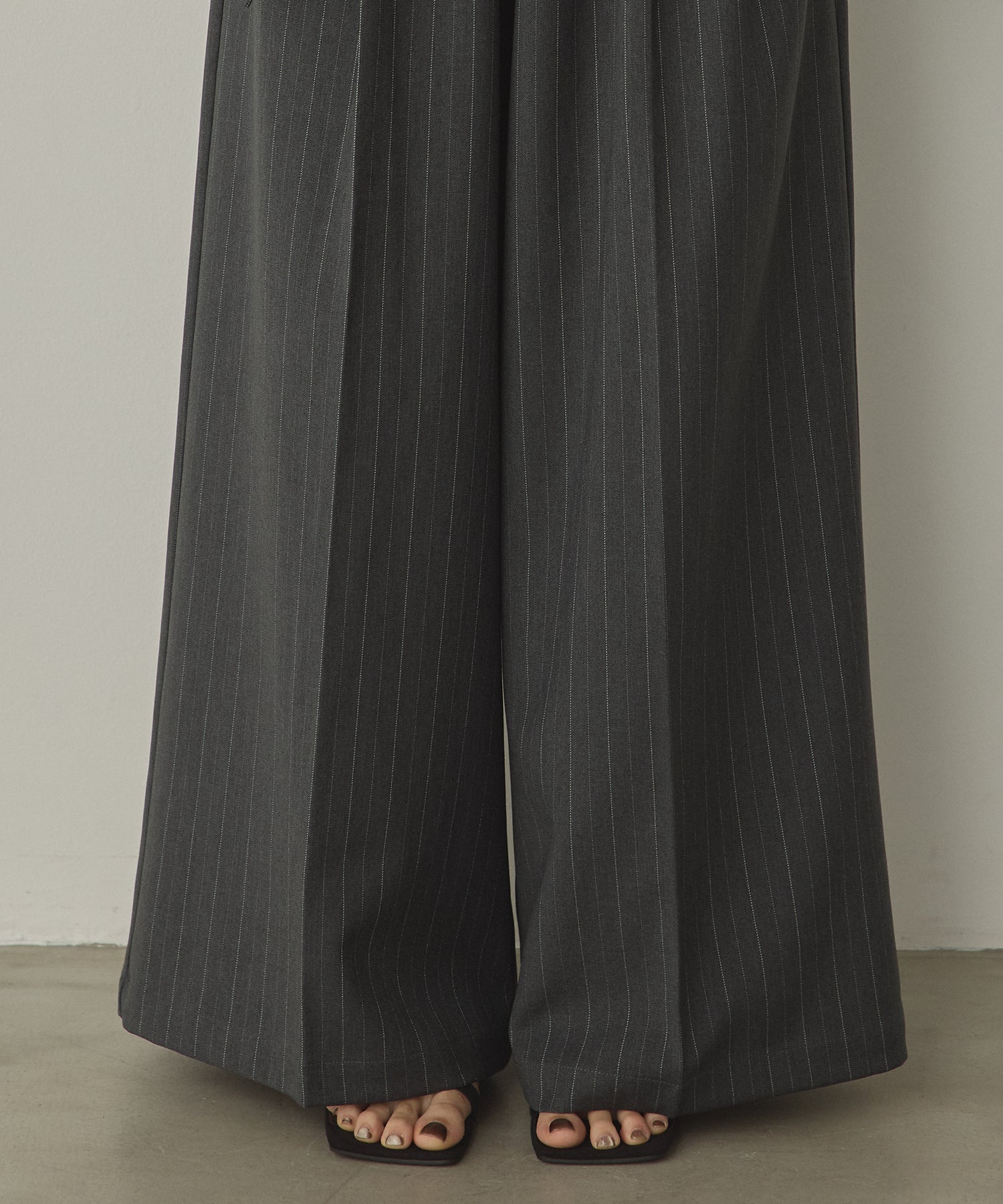 ツイルストライプ タックワイドパンツ