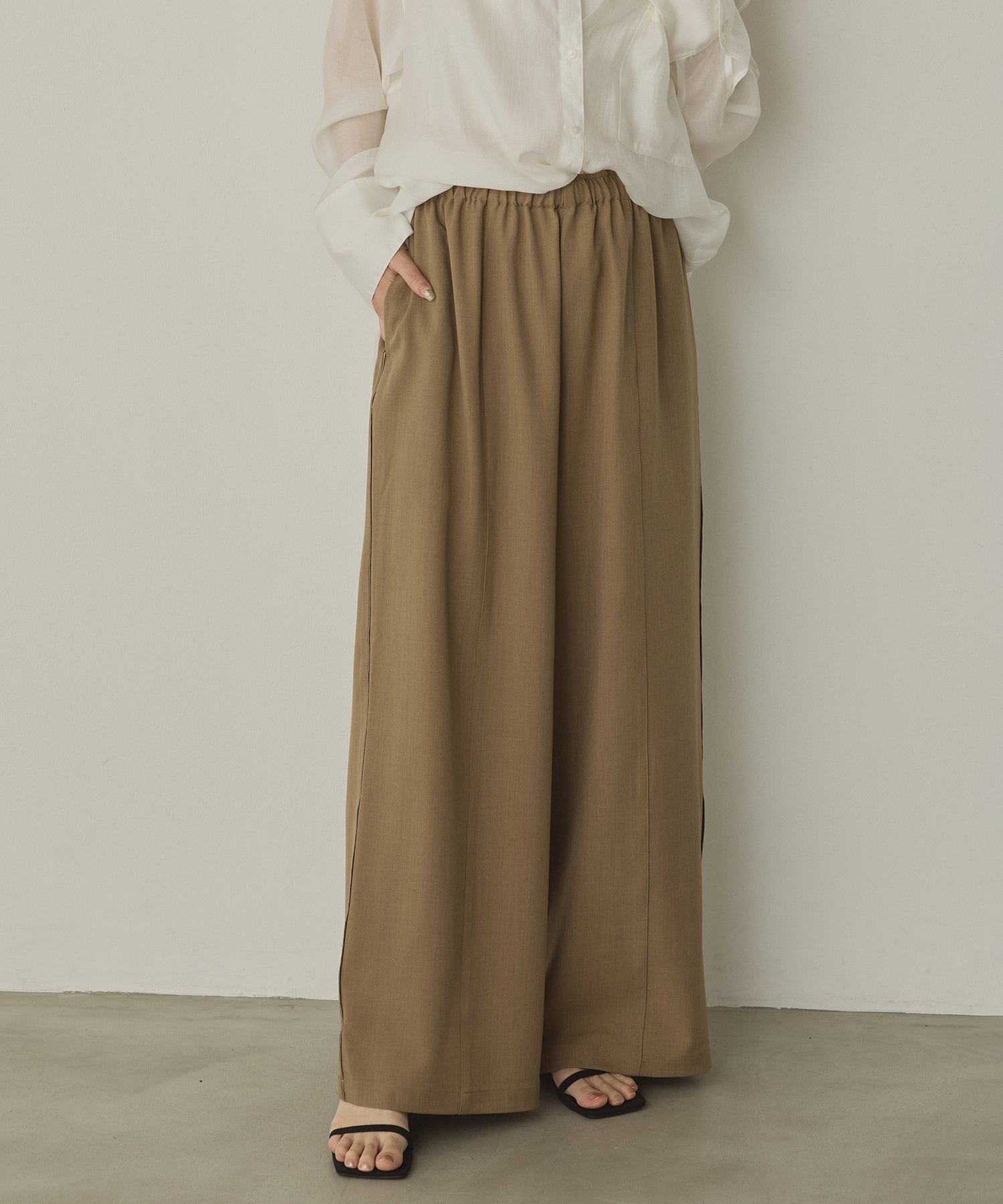 SIDE LINE WIDE STRAIGHT PANTS