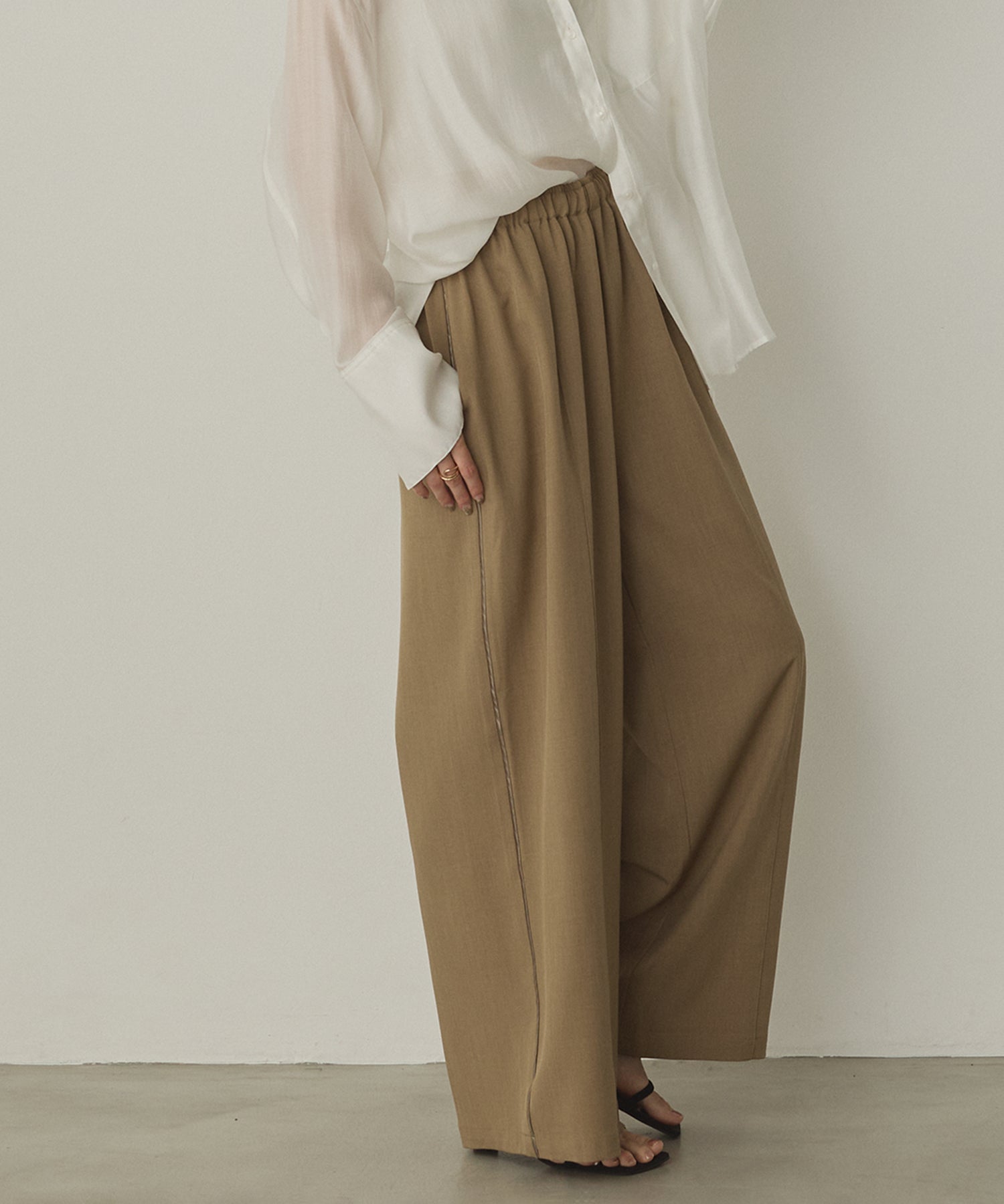 SIDE LINE WIDE STRAIGHT PANTS
