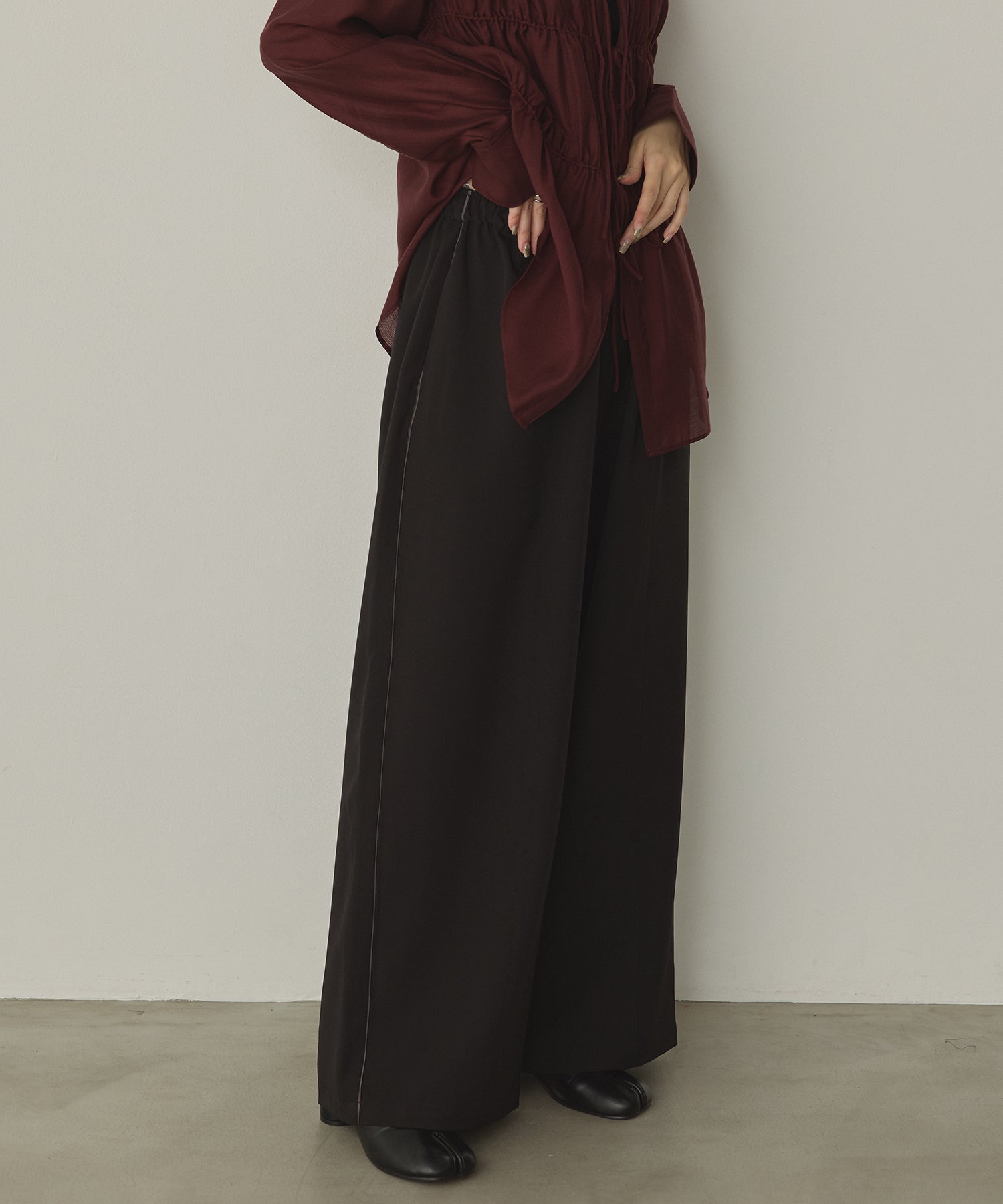 SIDE LINE WIDE STRAIGHT PANTS