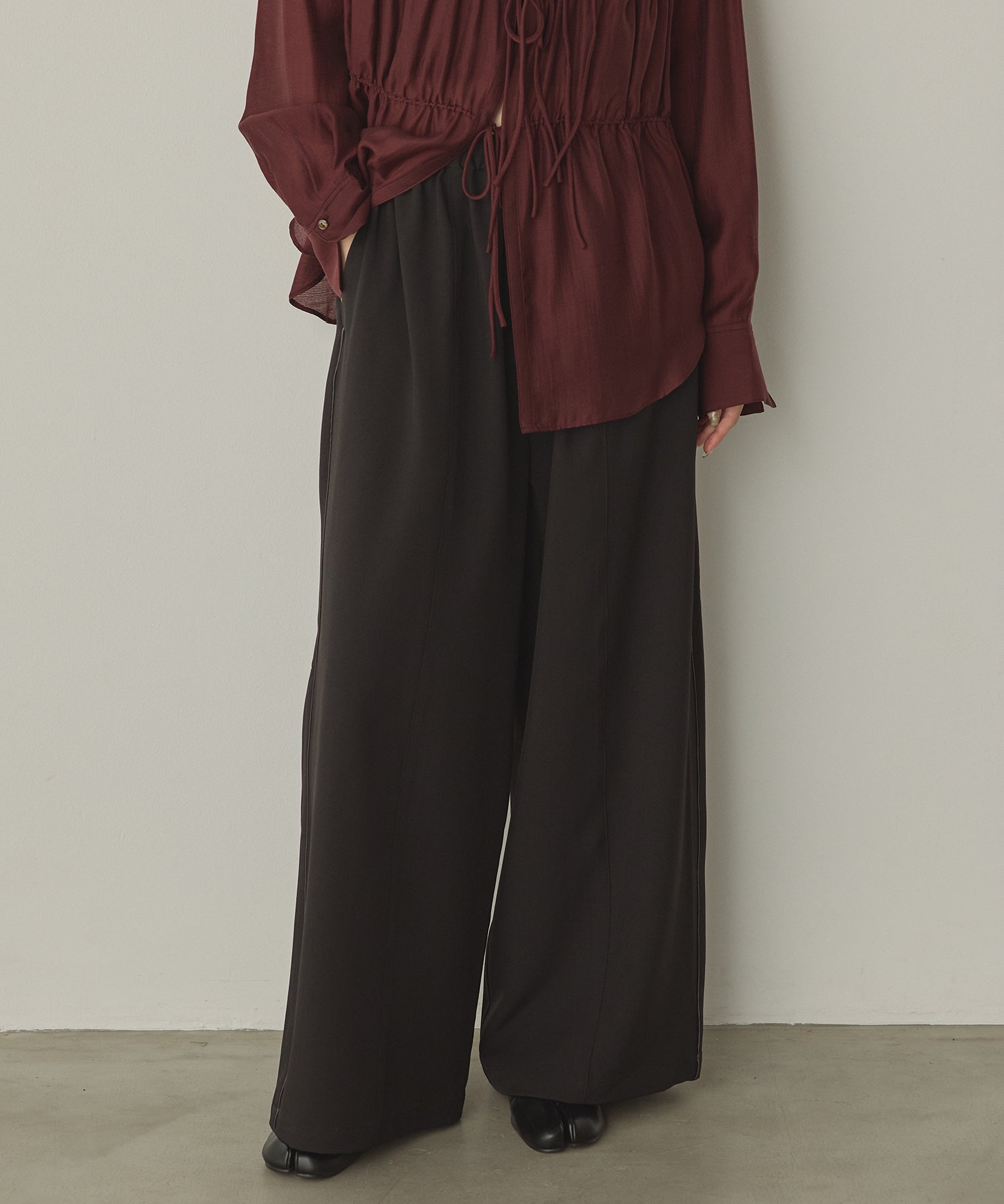 SIDE LINE WIDE STRAIGHT PANTS