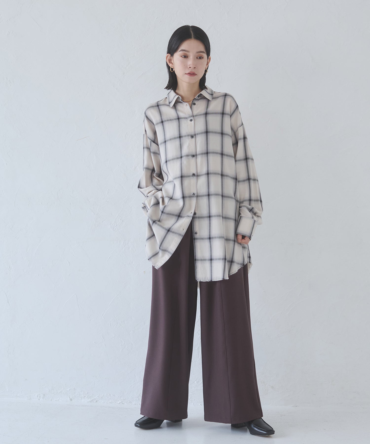 SIDE LINE WIDE STRAIGHT PANTS