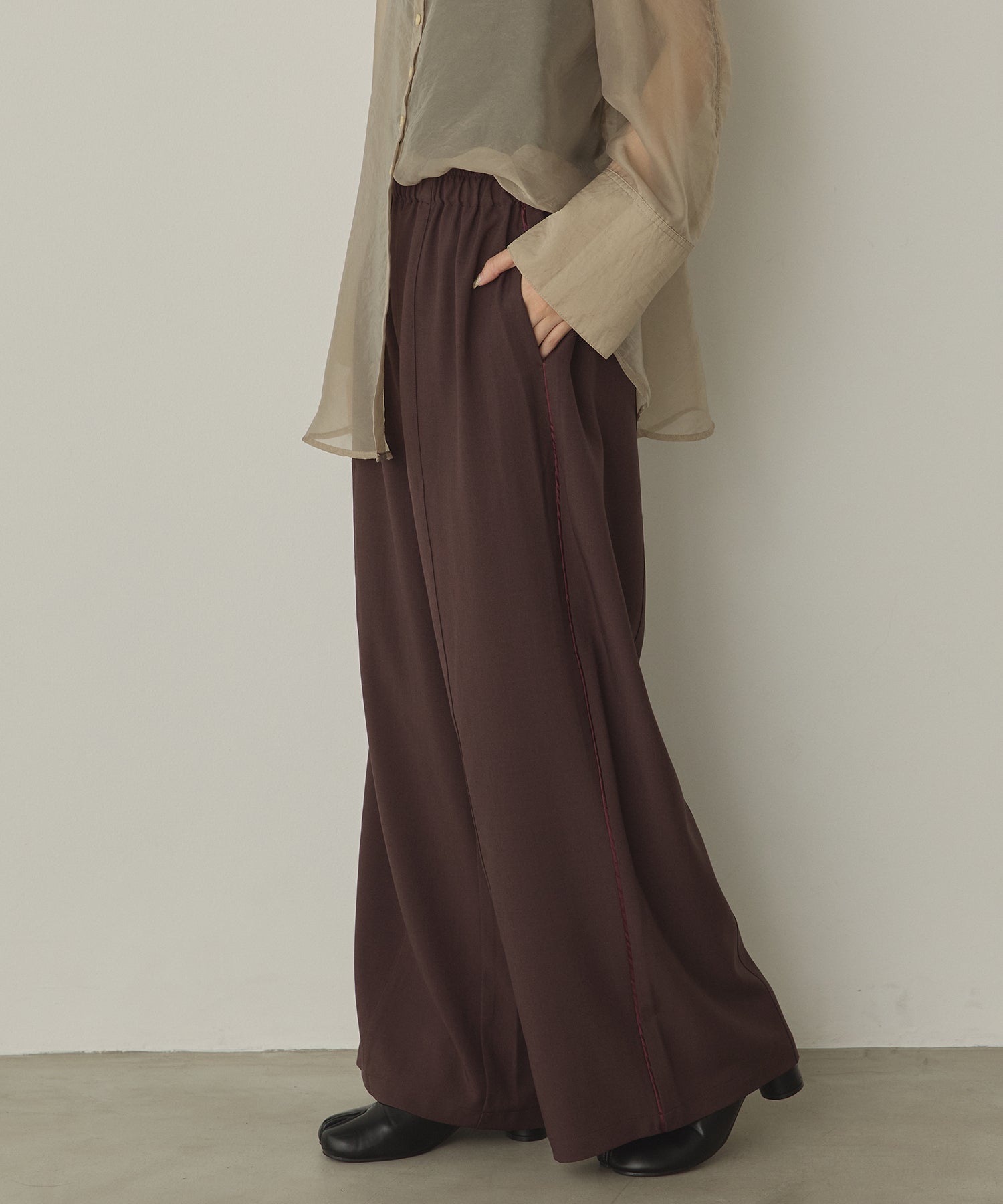 SIDE LINE WIDE STRAIGHT PANTS