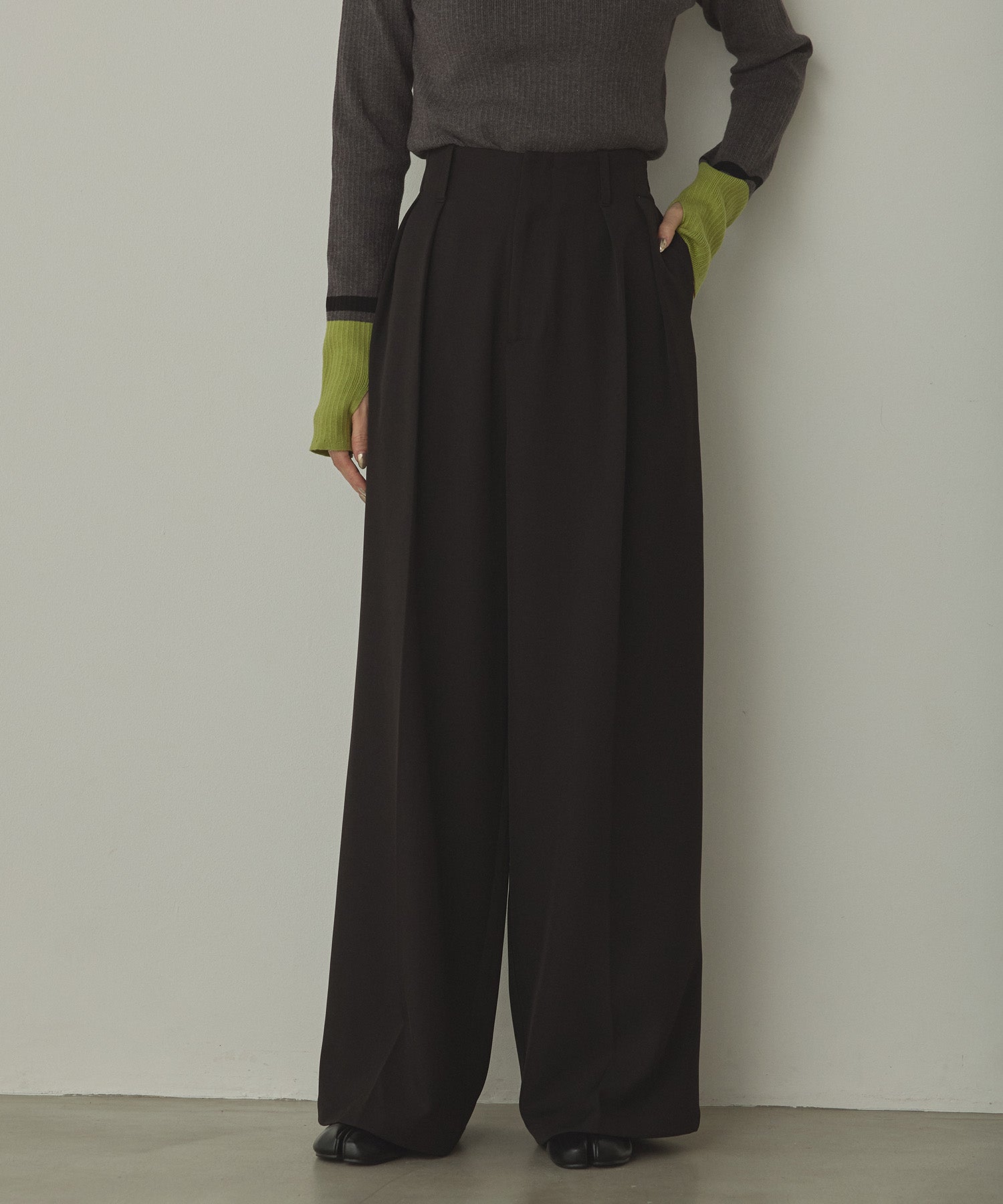POLY TWILL TUCK PANTS