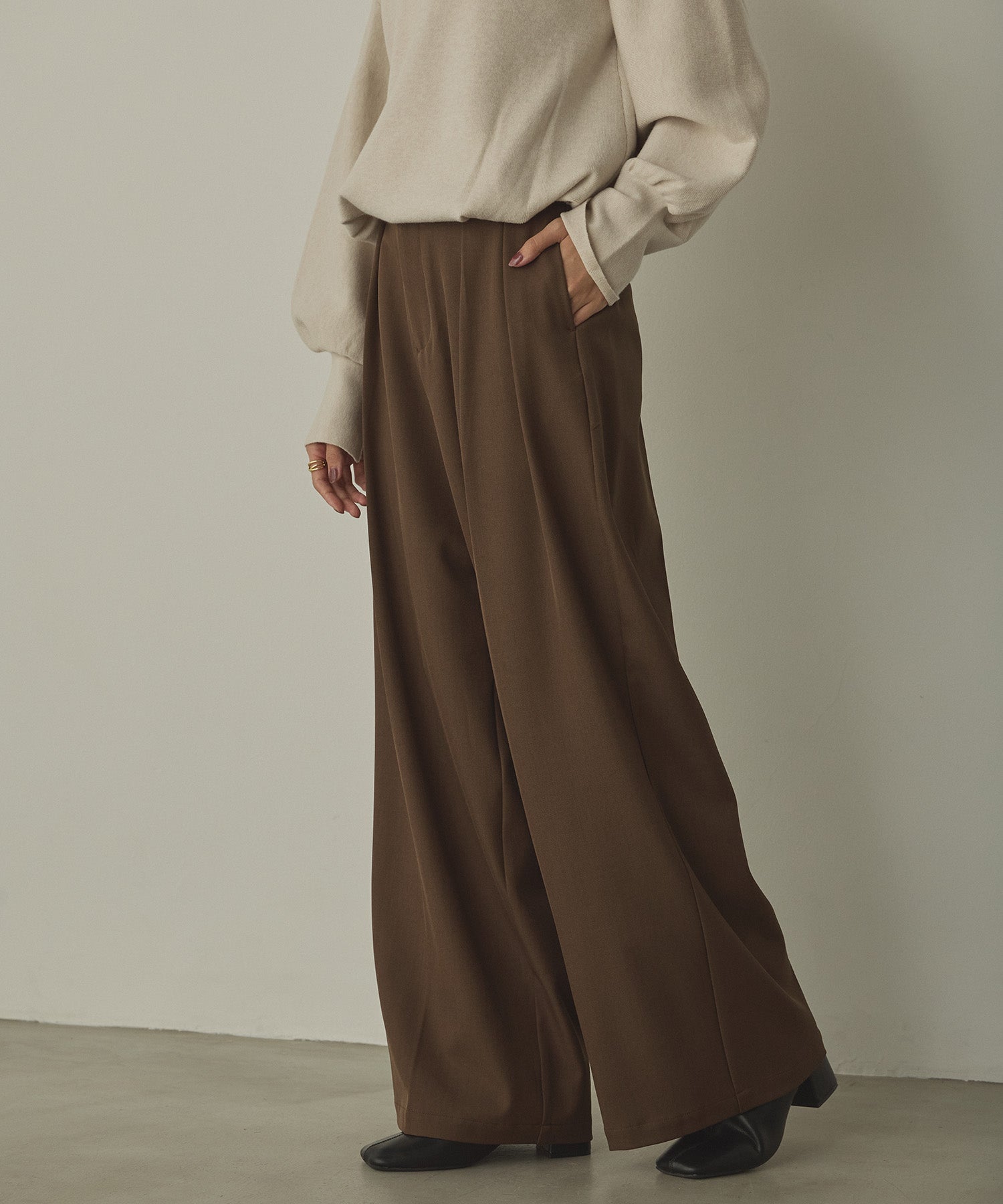 POLY TWILL TUCK PANTS