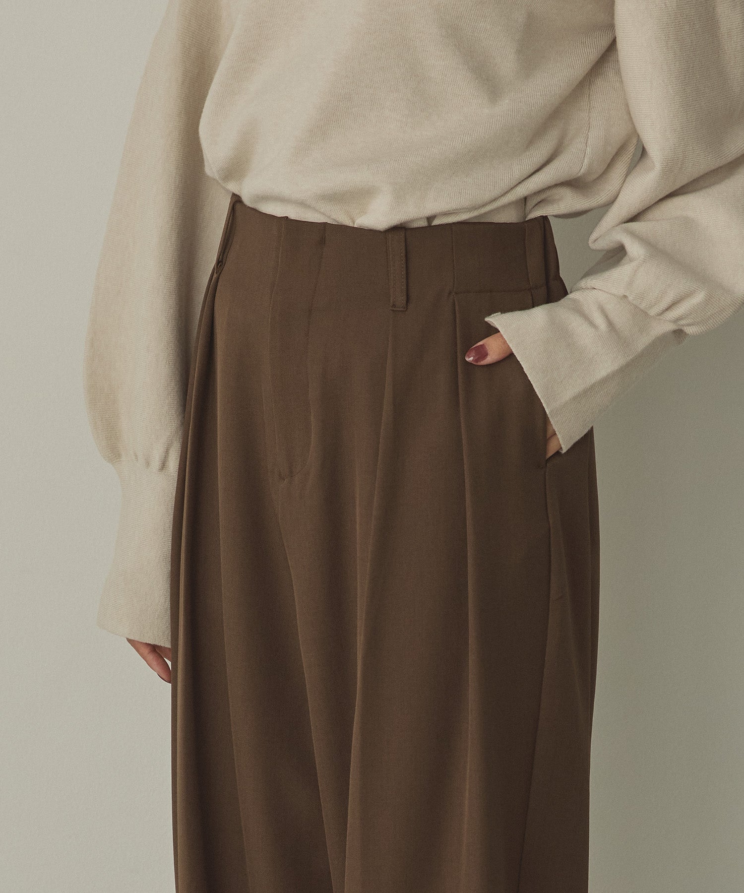 POLY TWILL TUCK PANTS