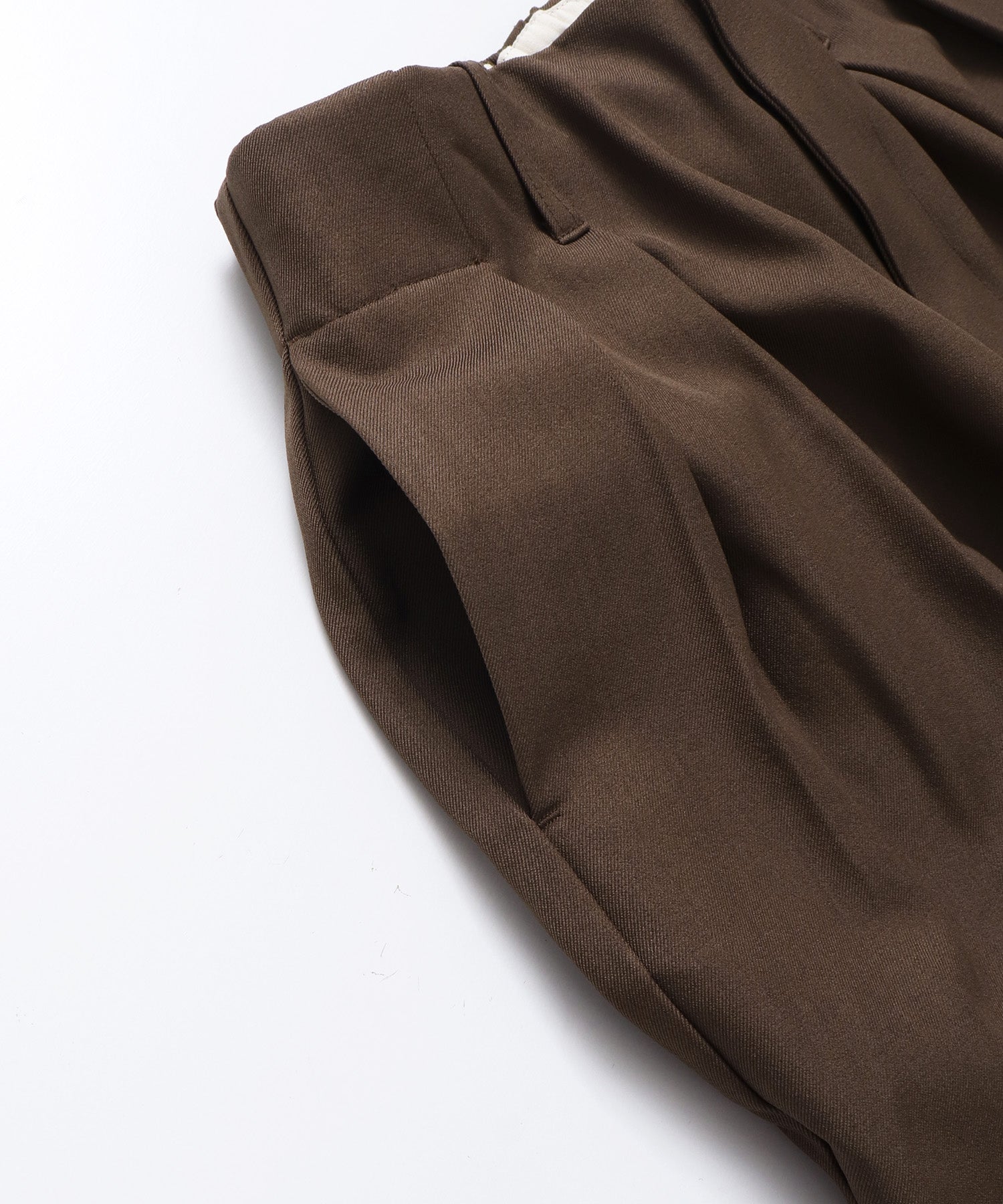 POLY TWILL TUCK PANTS