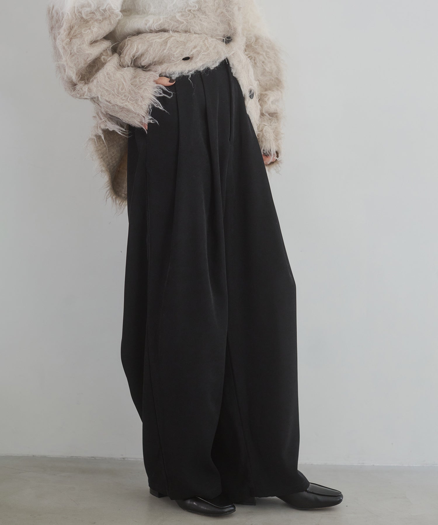 ポリツイル カーヴィパンツ