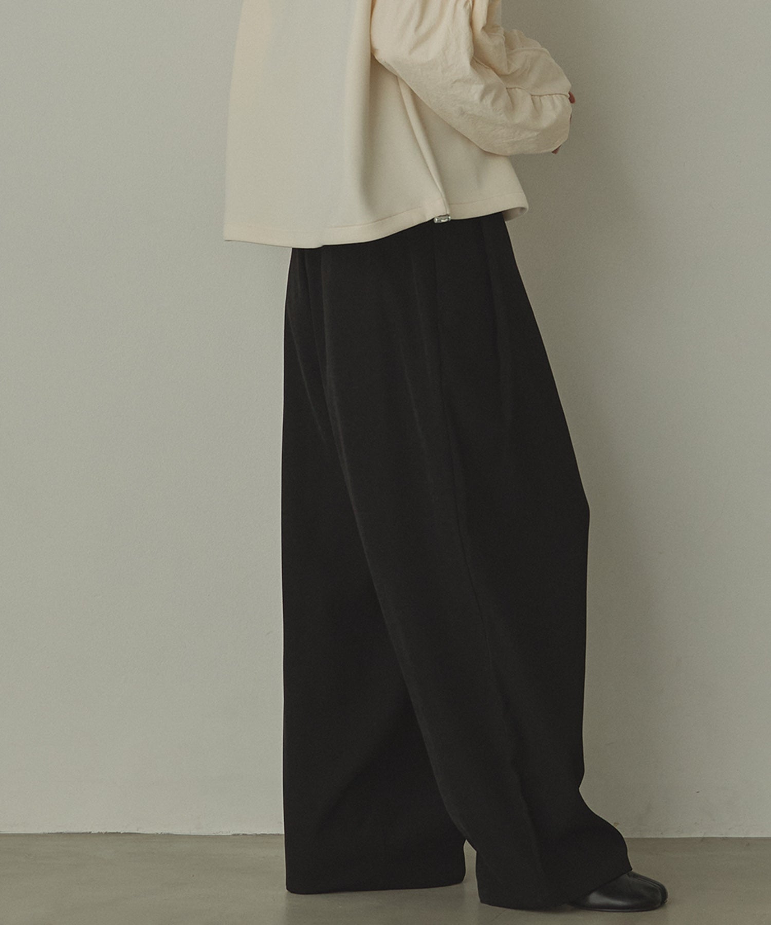 ポリツイル カーヴィパンツ