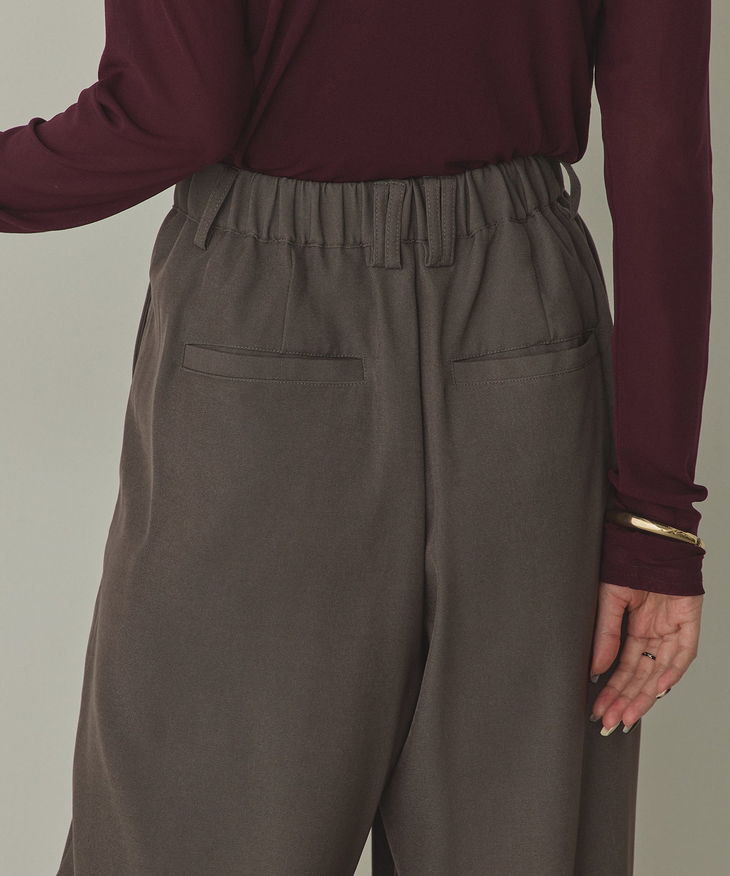 ポリツイル カーヴィパンツ