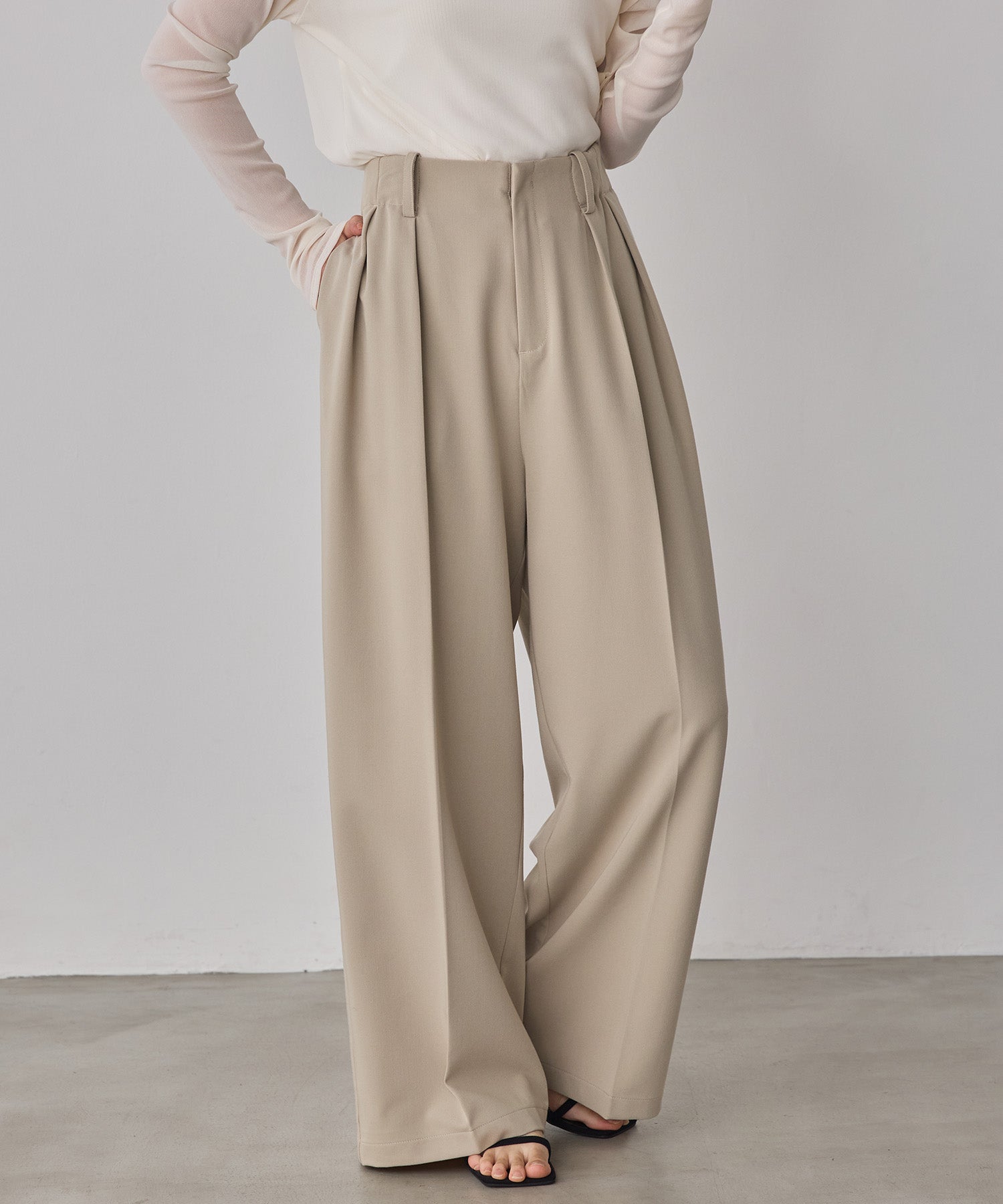 POLYRAYON TUCK PANTS