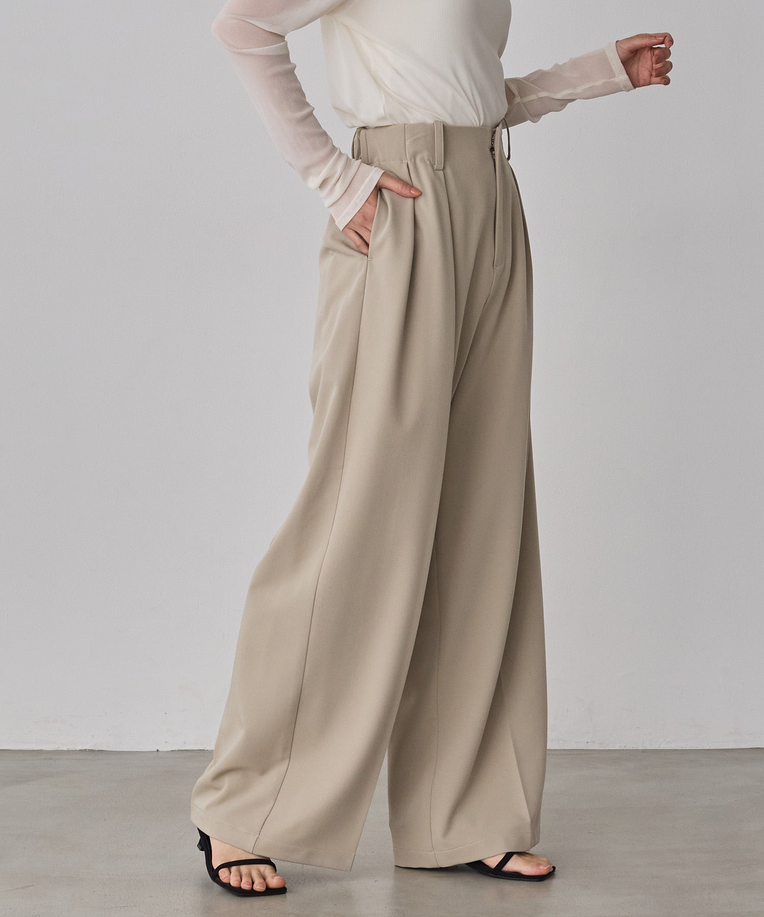 POLYRAYON TUCK PANTS