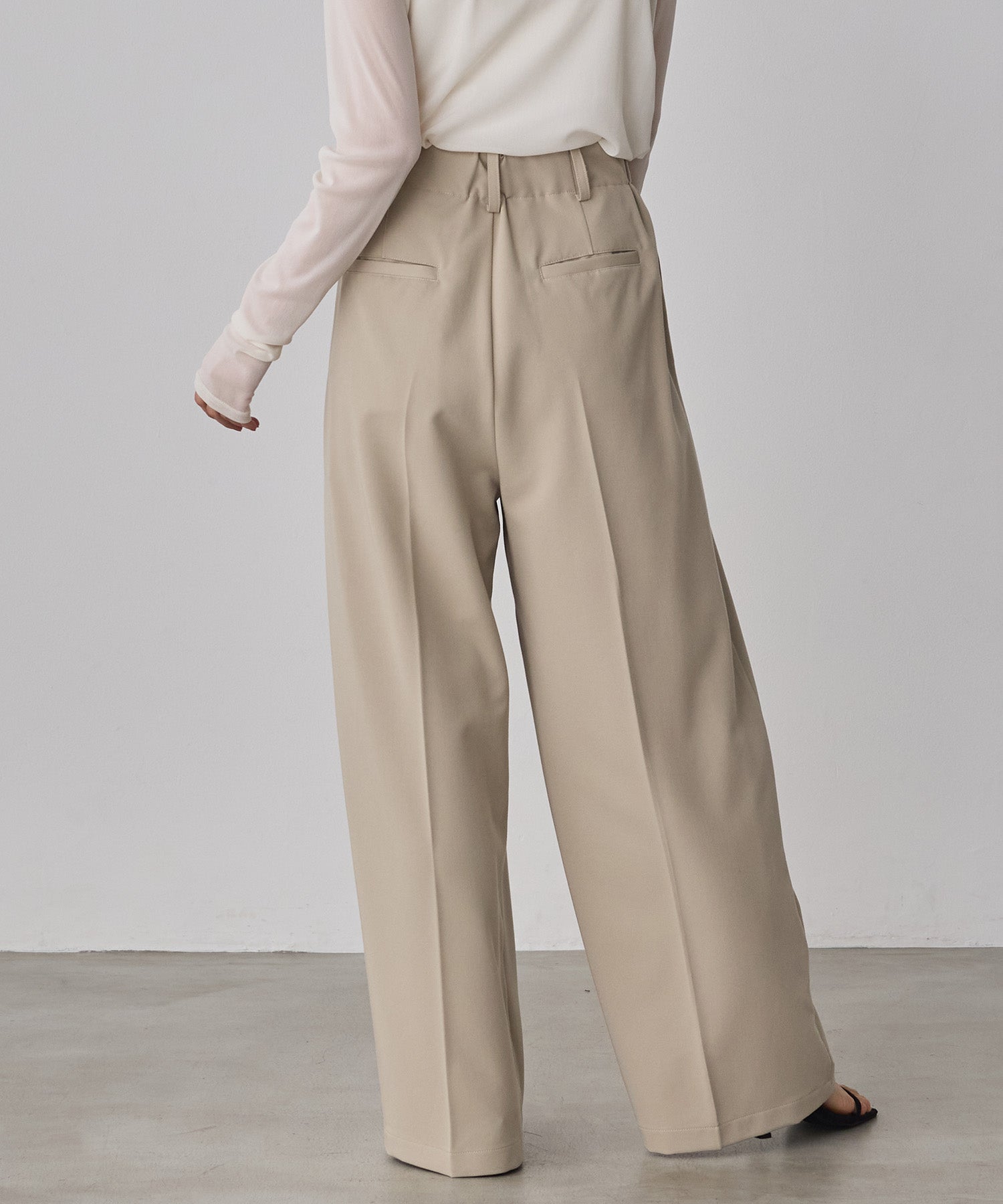 POLYRAYON TUCK PANTS