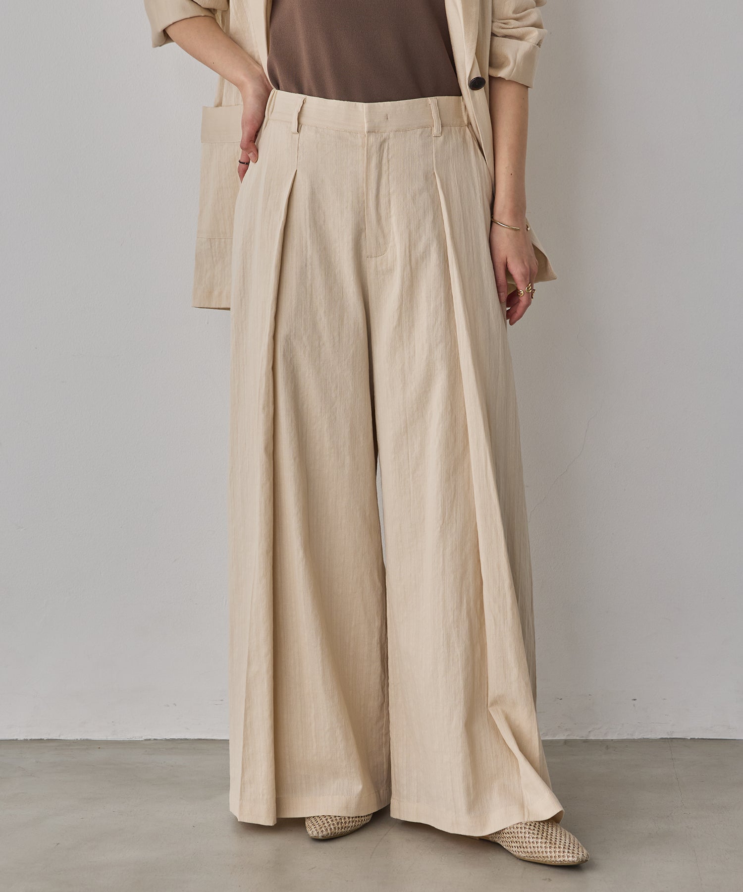 SPRING SLAB DEEP TUCK PANTS
