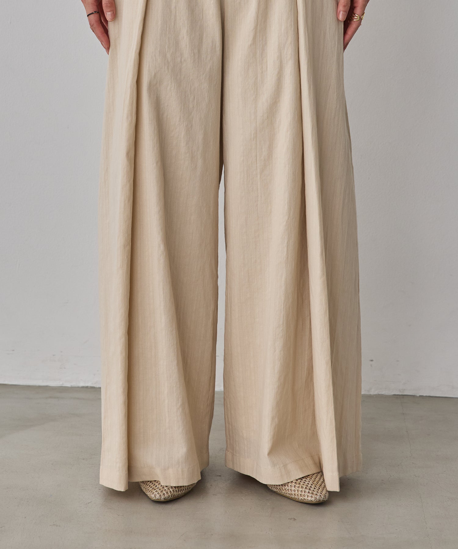 SPRING SLAB DEEP TUCK PANTS