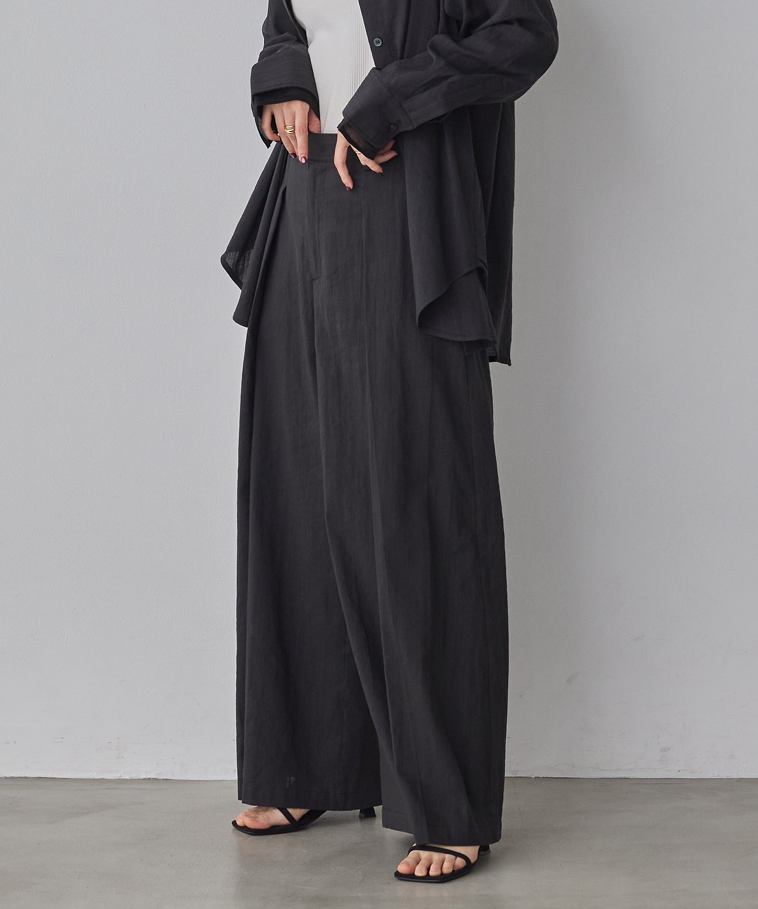 SPRING SLAB DEEP TUCK PANTS