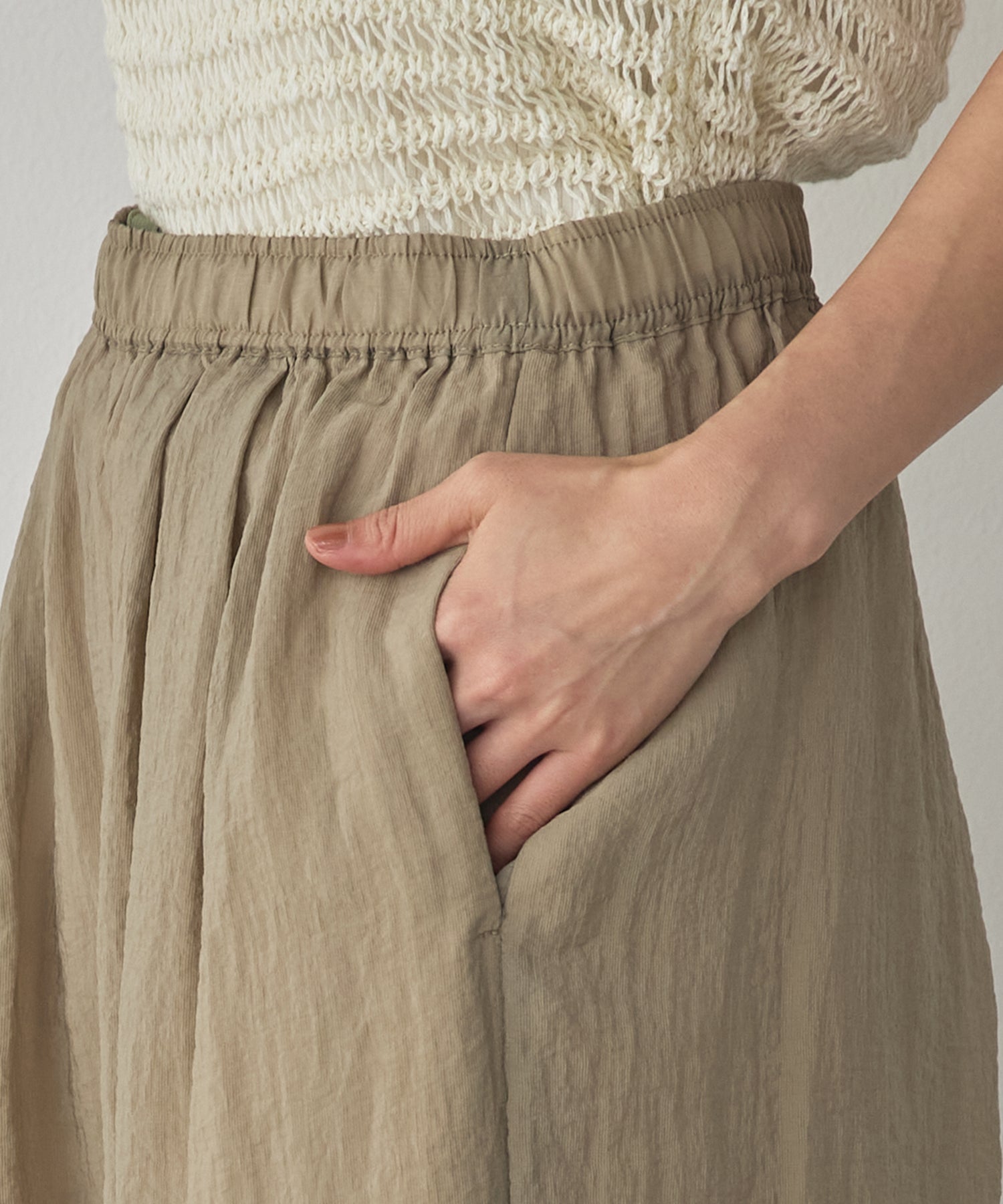 GLOSSY SHEER EASY PANTS