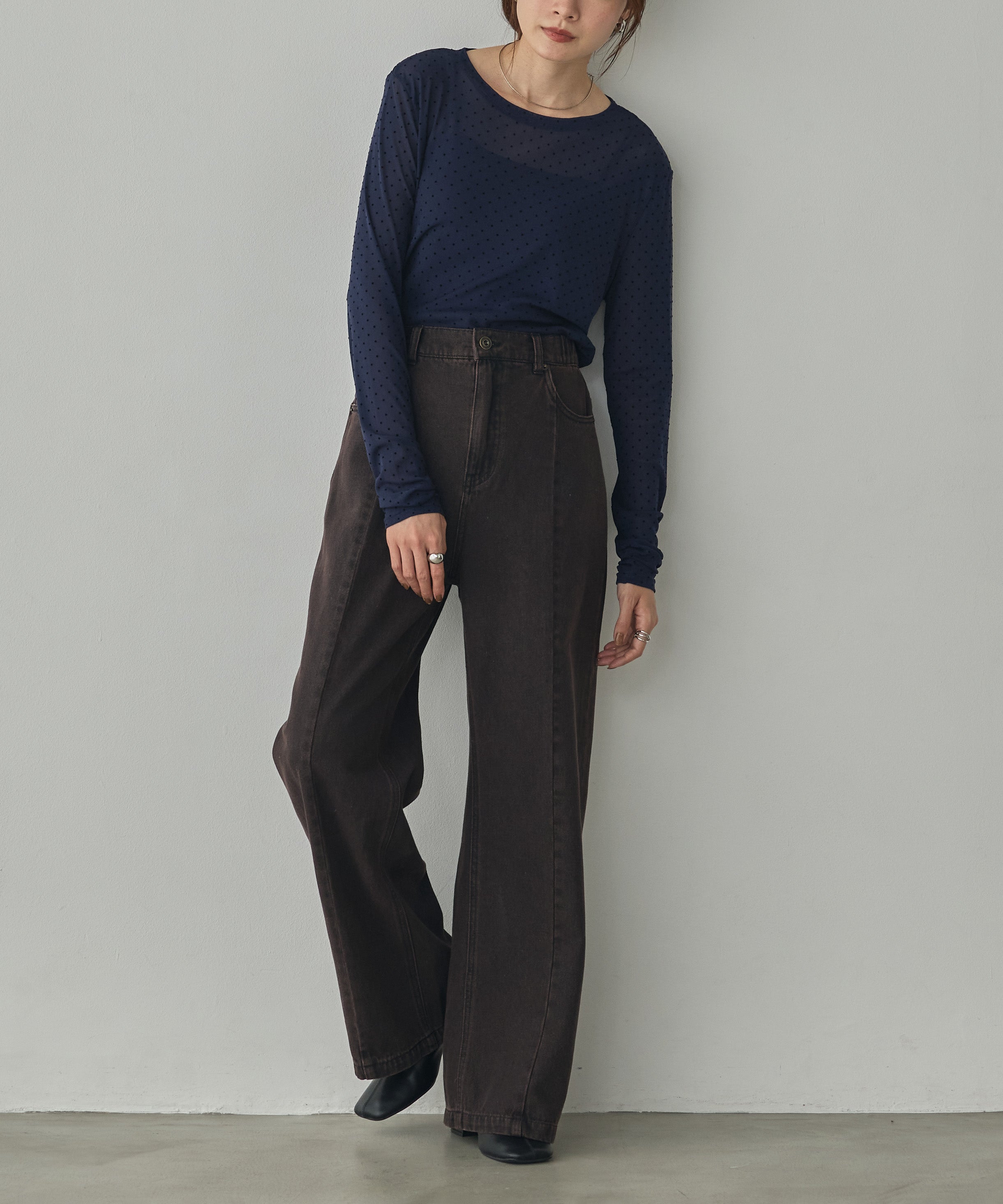 CENTER-SEAM SEMI-FLARED DENIM PANTS