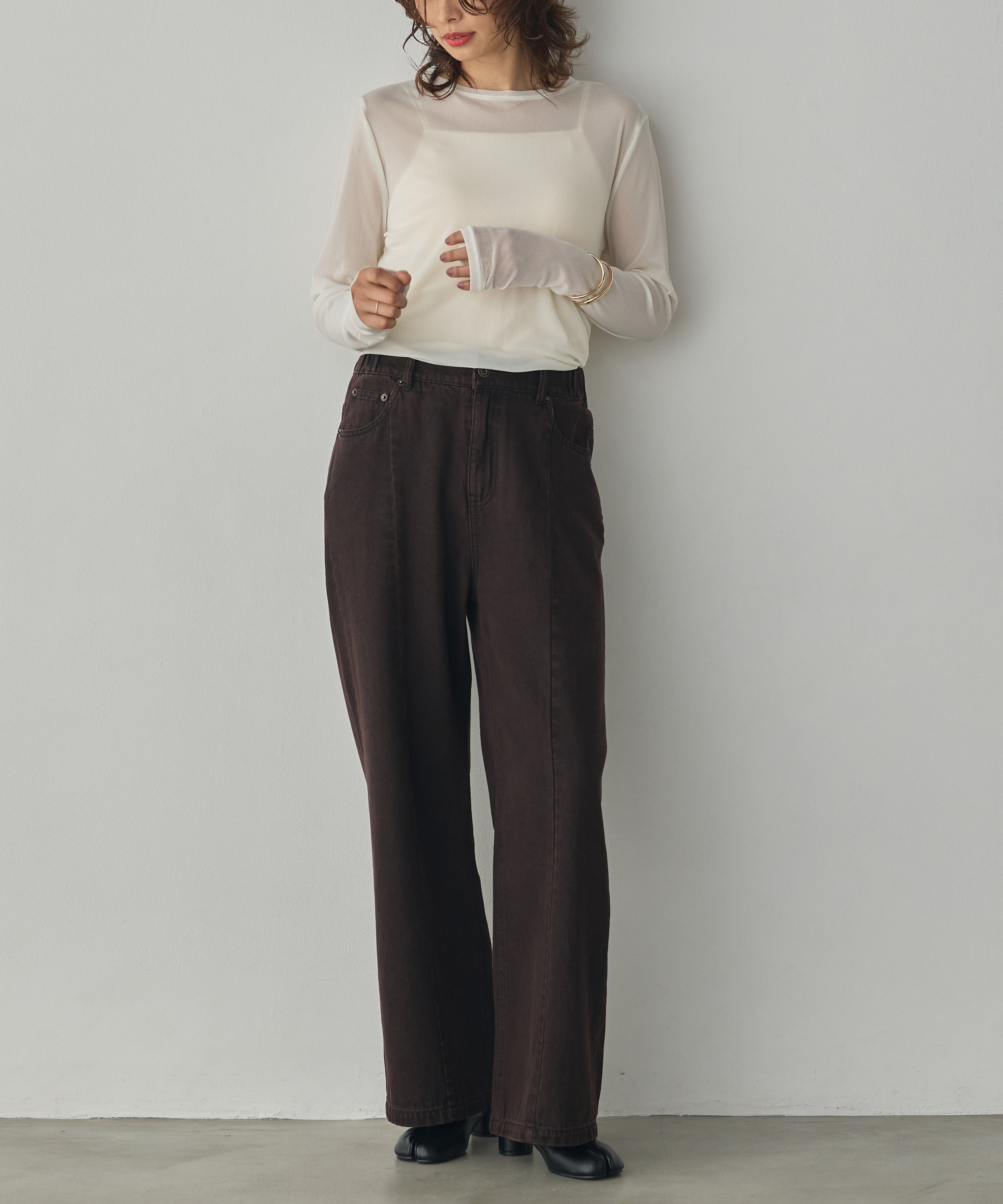 CENTER-SEAM SEMI-FLARED DENIM PANTS