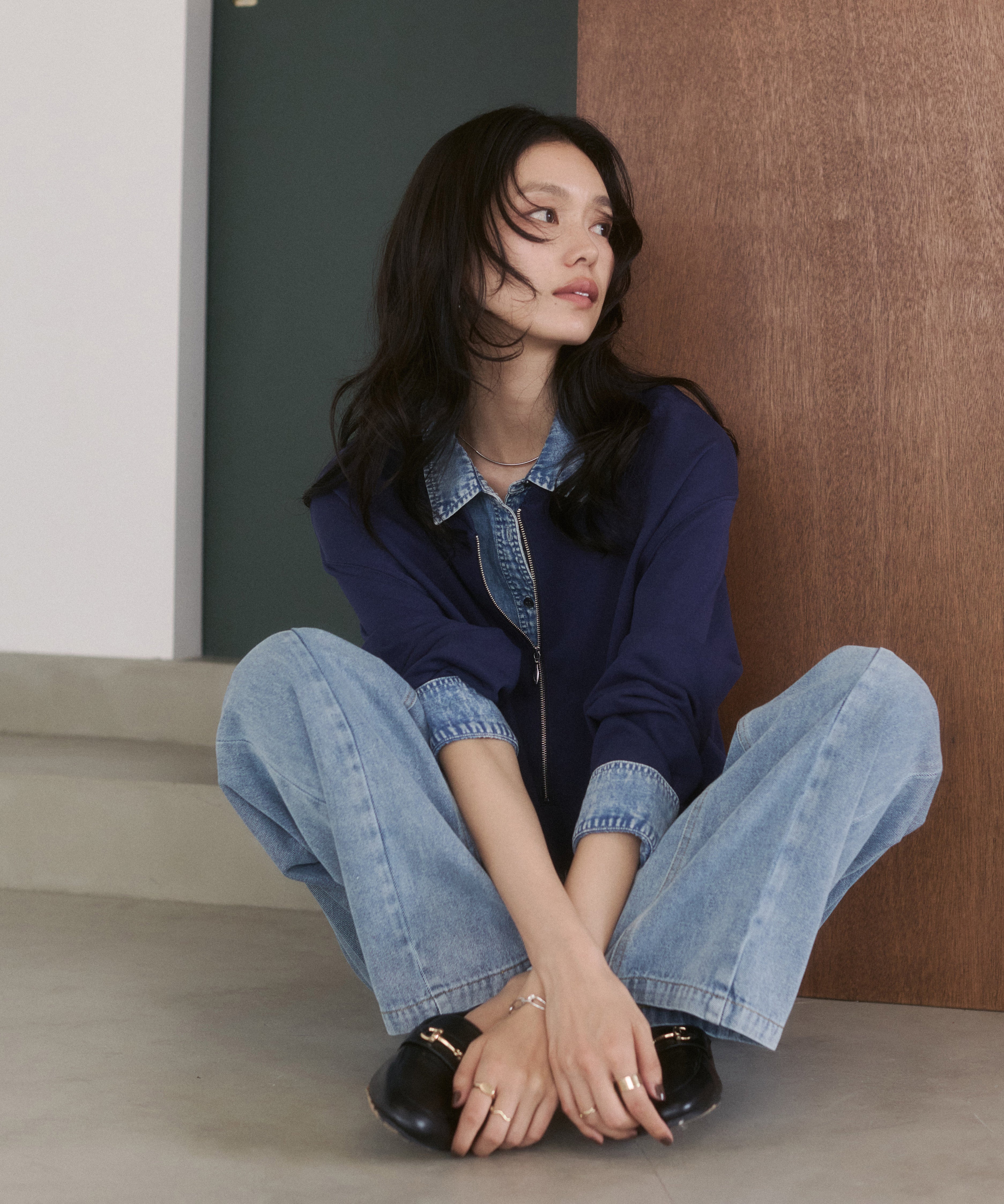 CENTER-SEAM SEMI-FLARED DENIM PANTS