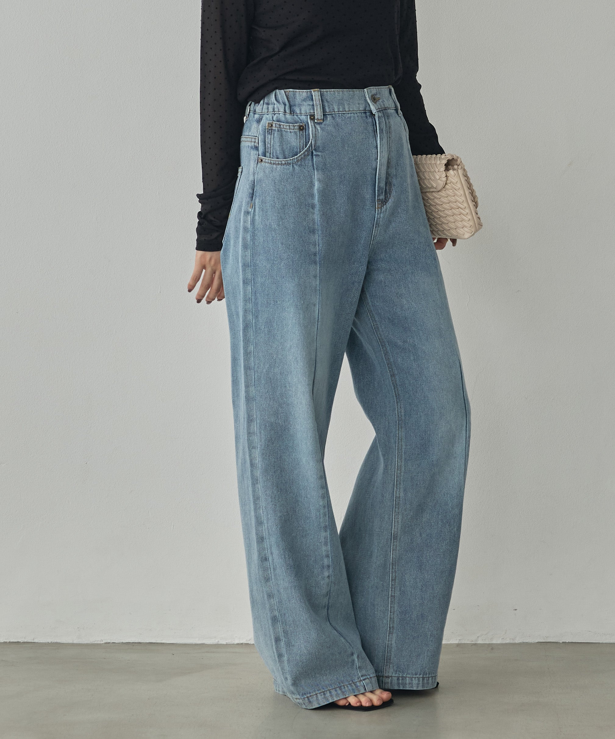 CENTER-SEAM SEMI-FLARED DENIM PANTS