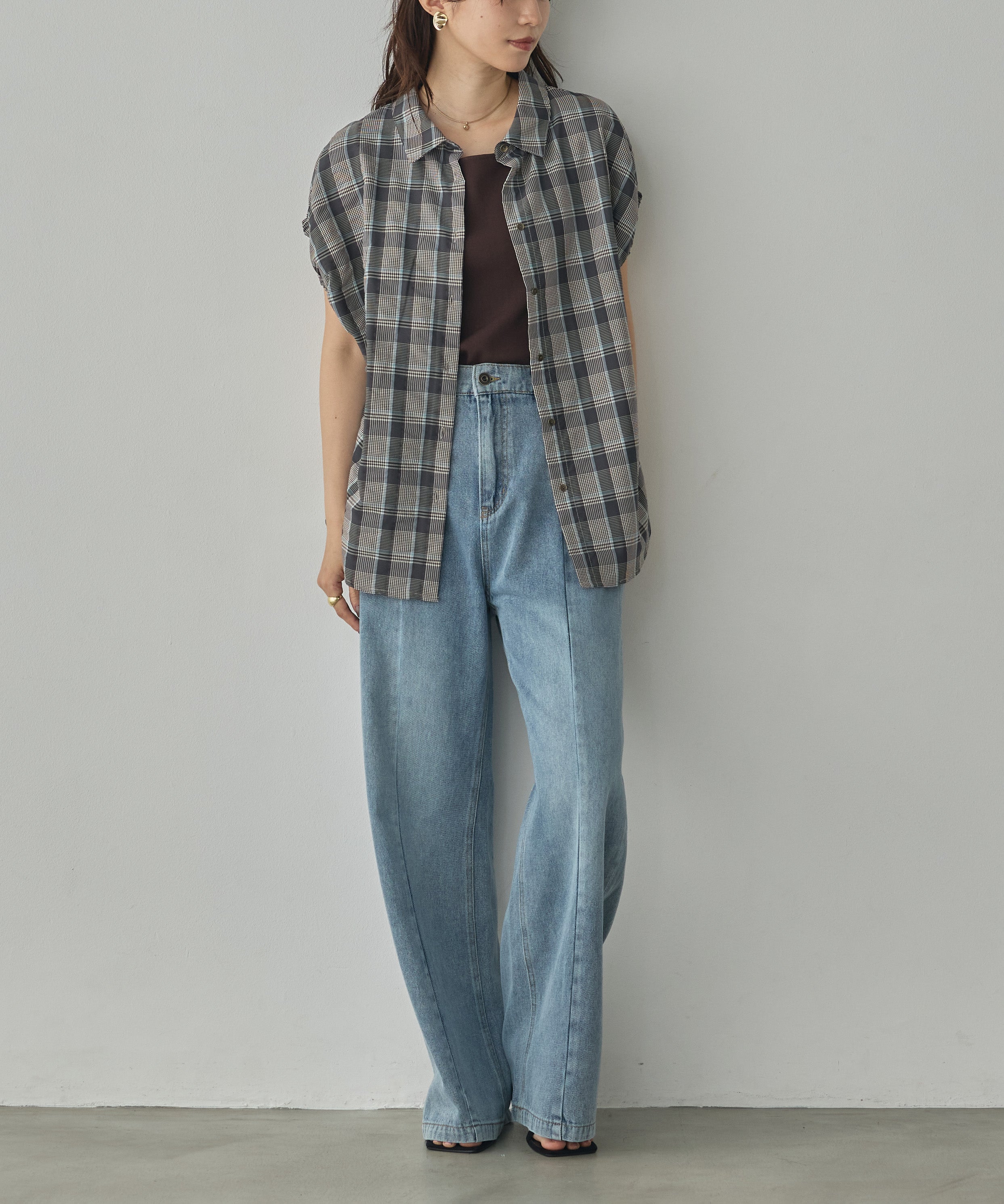CENTER-SEAM SEMI-FLARED DENIM PANTS