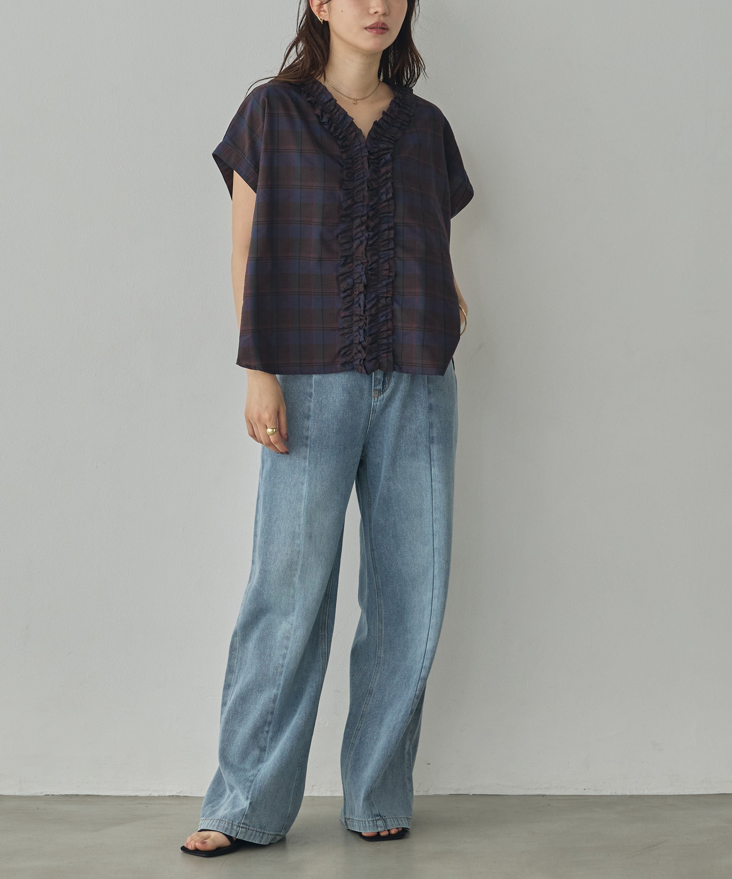 CENTER-SEAM SEMI-FLARED DENIM PANTS