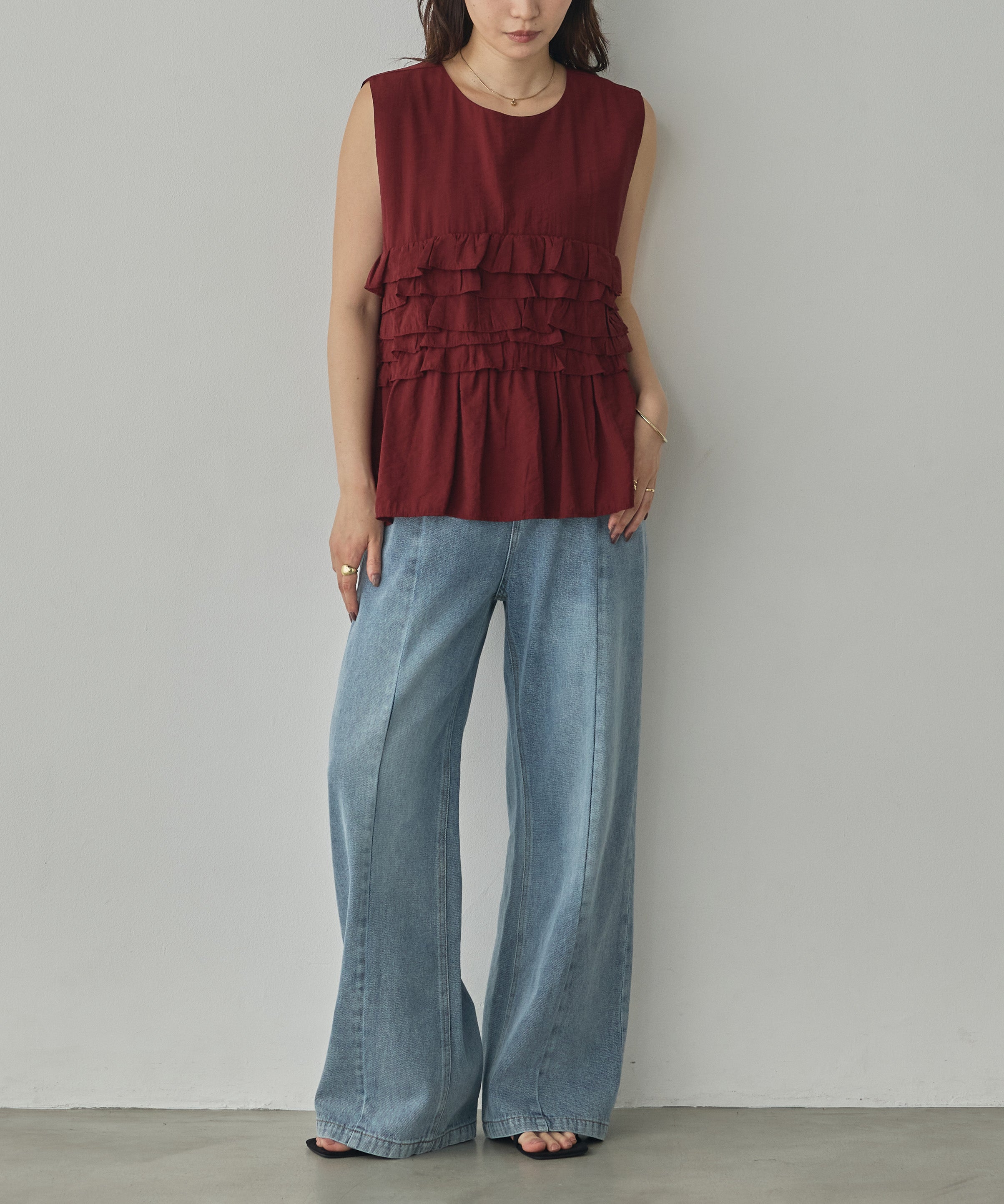 CENTER-SEAM SEMI-FLARED DENIM PANTS