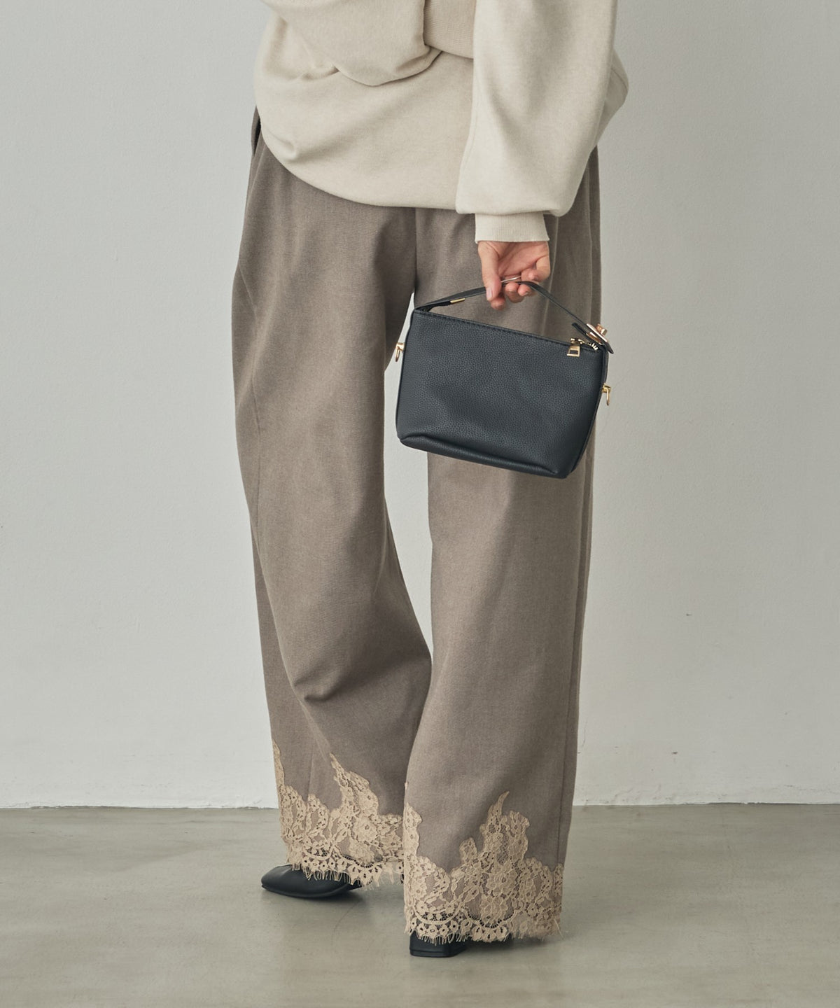 WIDE-LEG WITH LACE HEM PANTS
