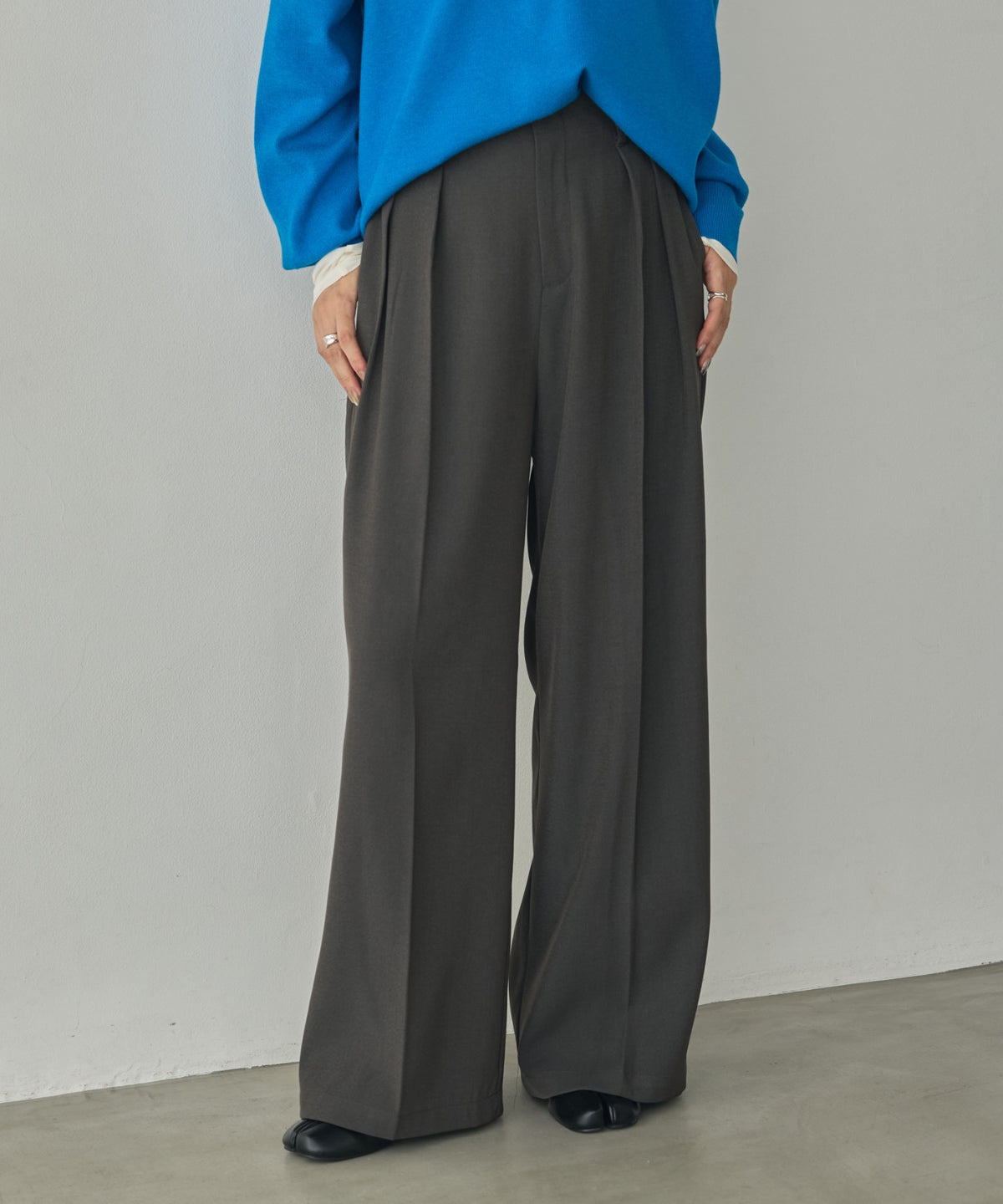 POLY-TWILL TUCK PANTS