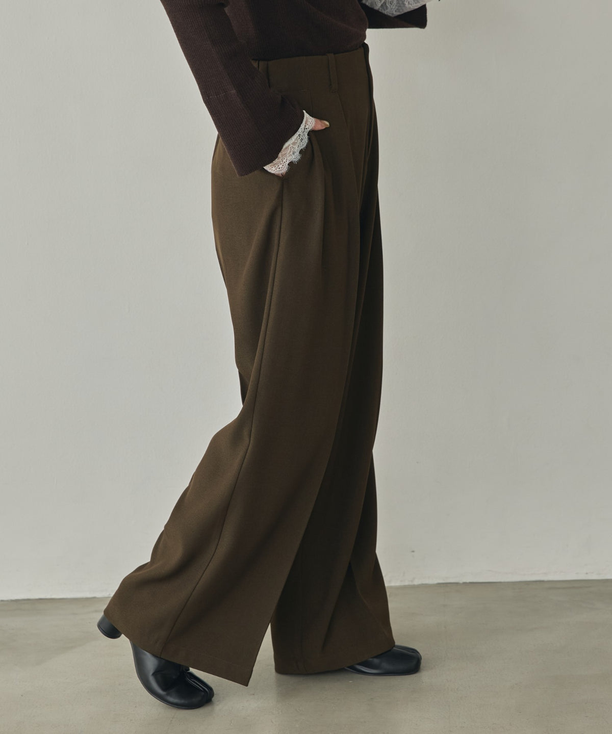 POLY-TWILL TUCK PANTS