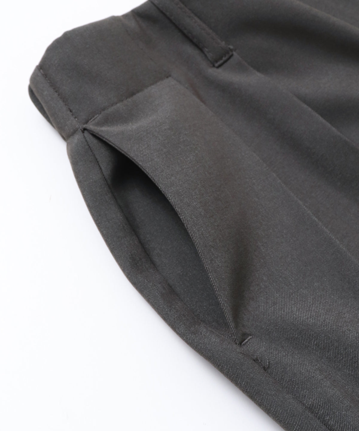 POLY-TWILL TUCK PANTS