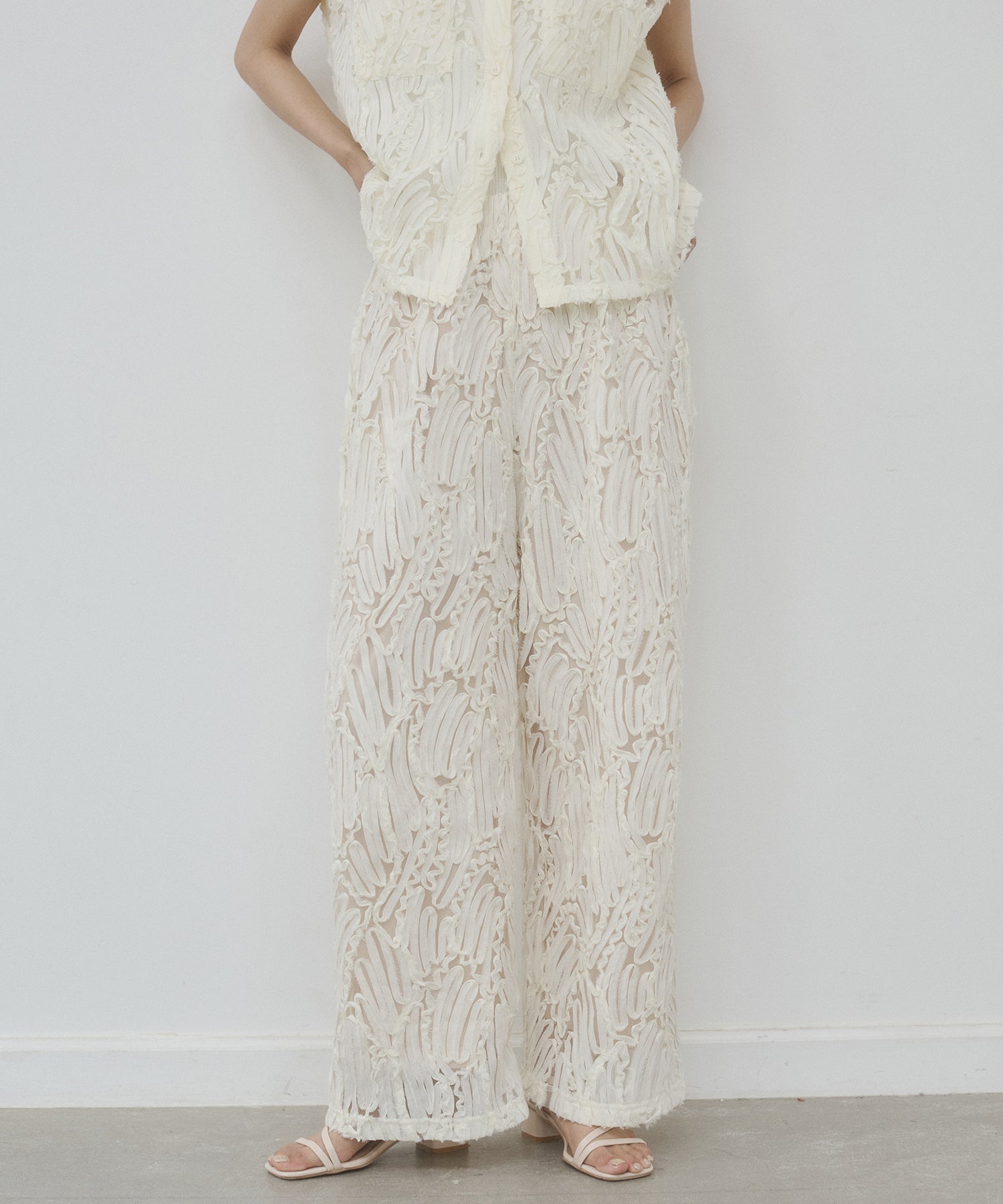 MOTIF LACE STRAIGHT-LEG PANTS