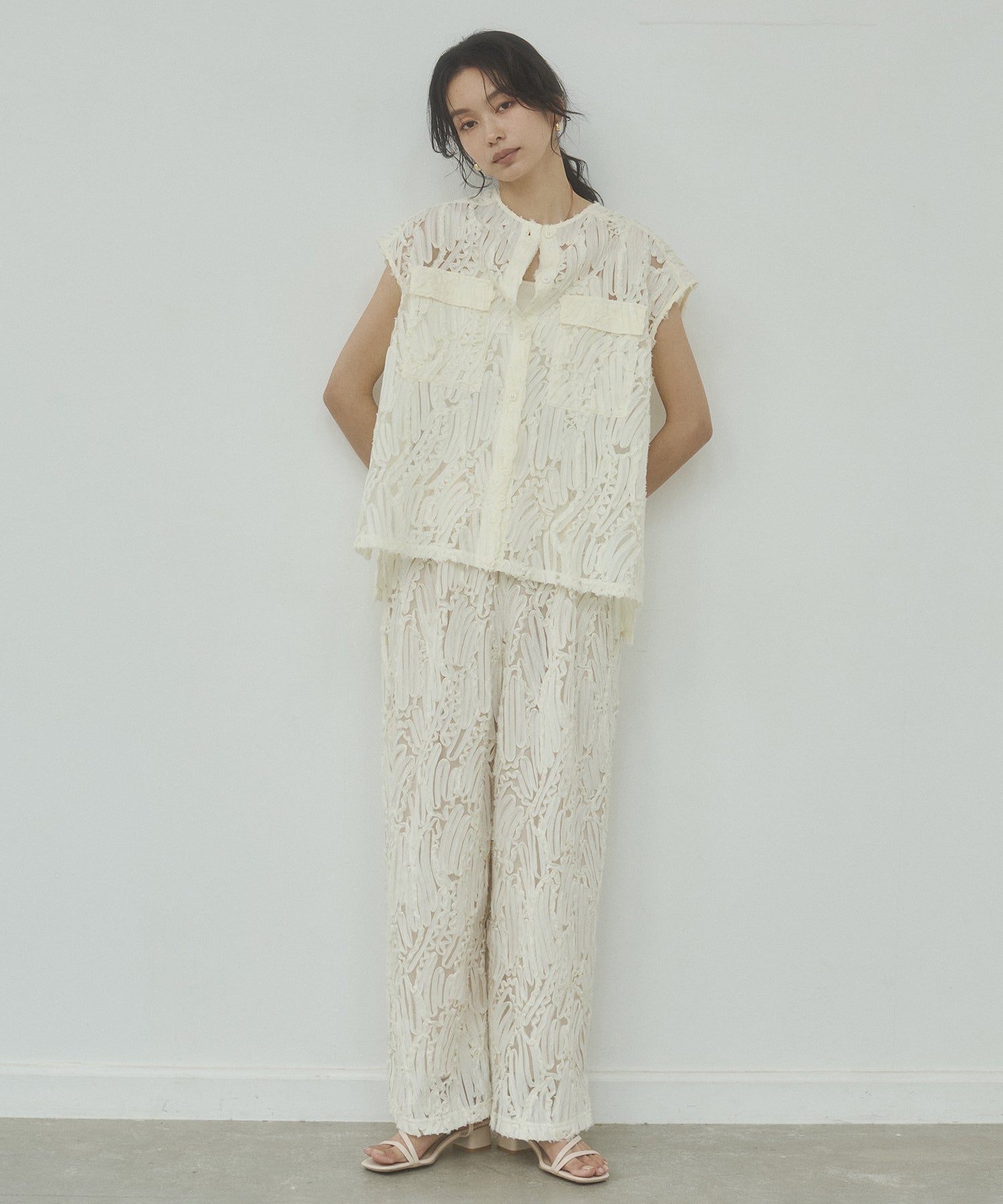 MOTIF LACE STRAIGHT-LEG PANTS