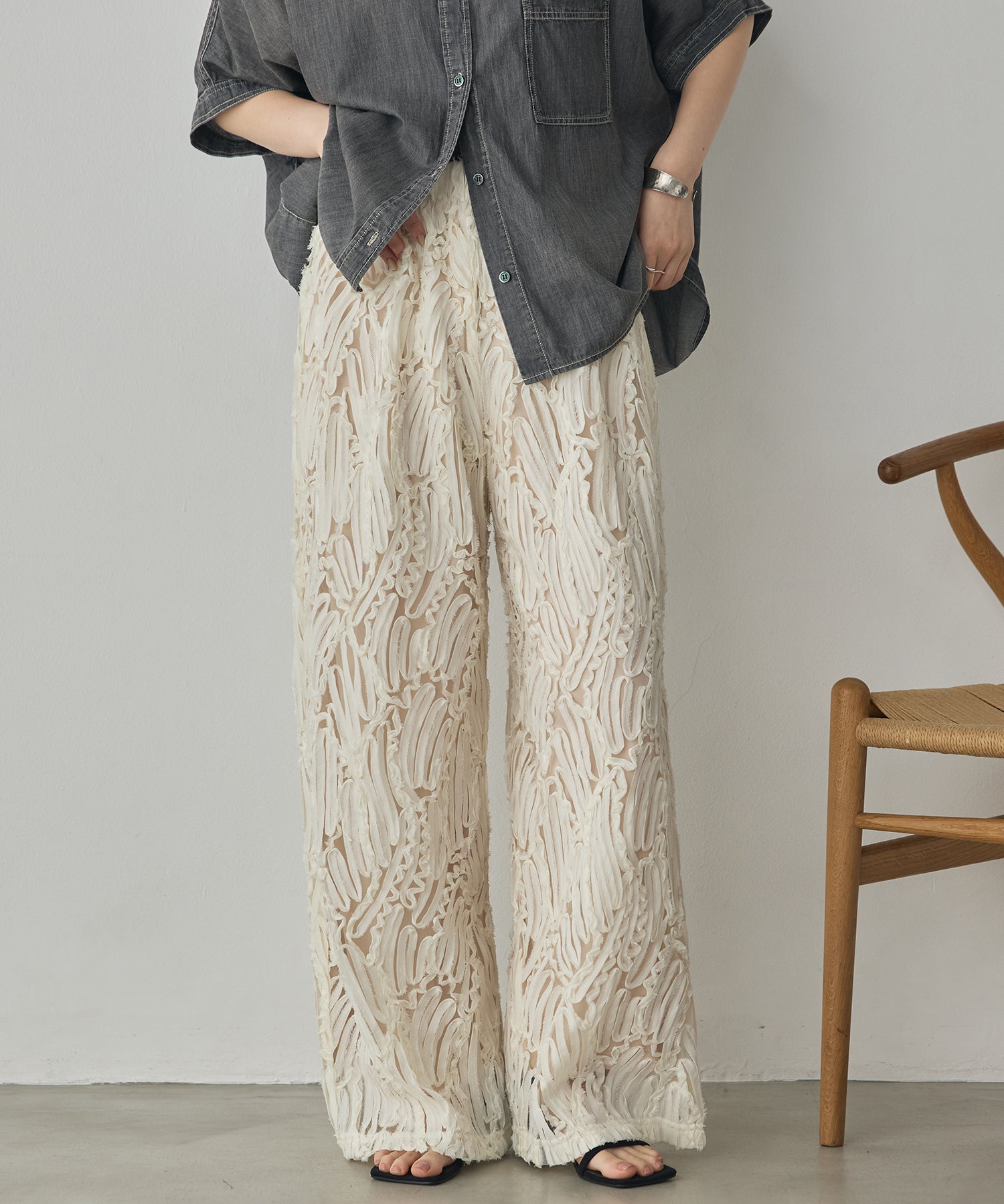 MOTIF LACE STRAIGHT-LEG PANTS