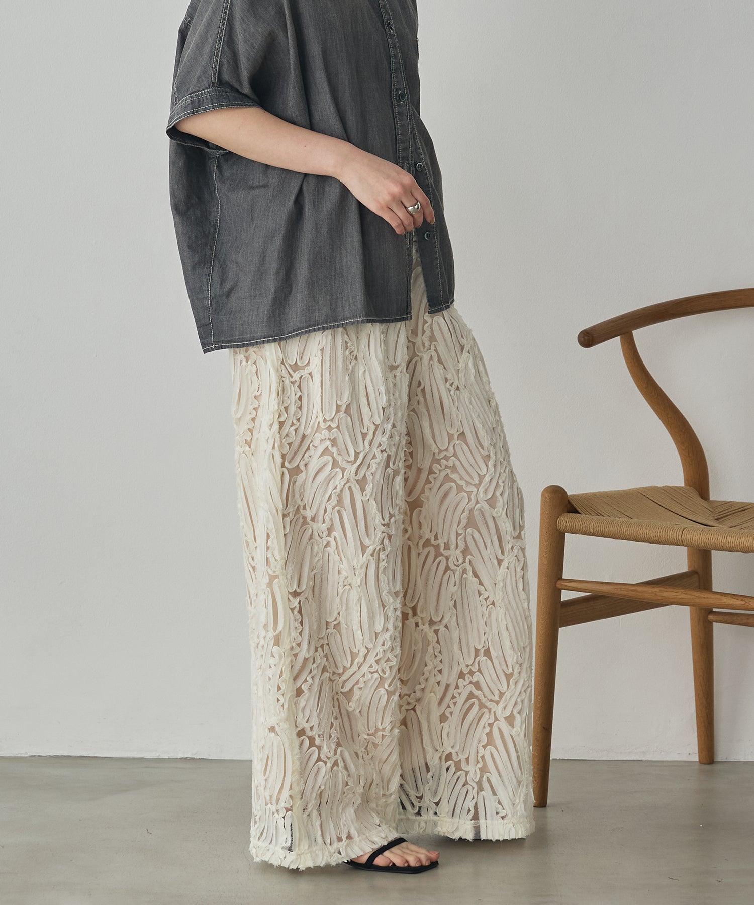 MOTIF LACE STRAIGHT-LEG PANTS