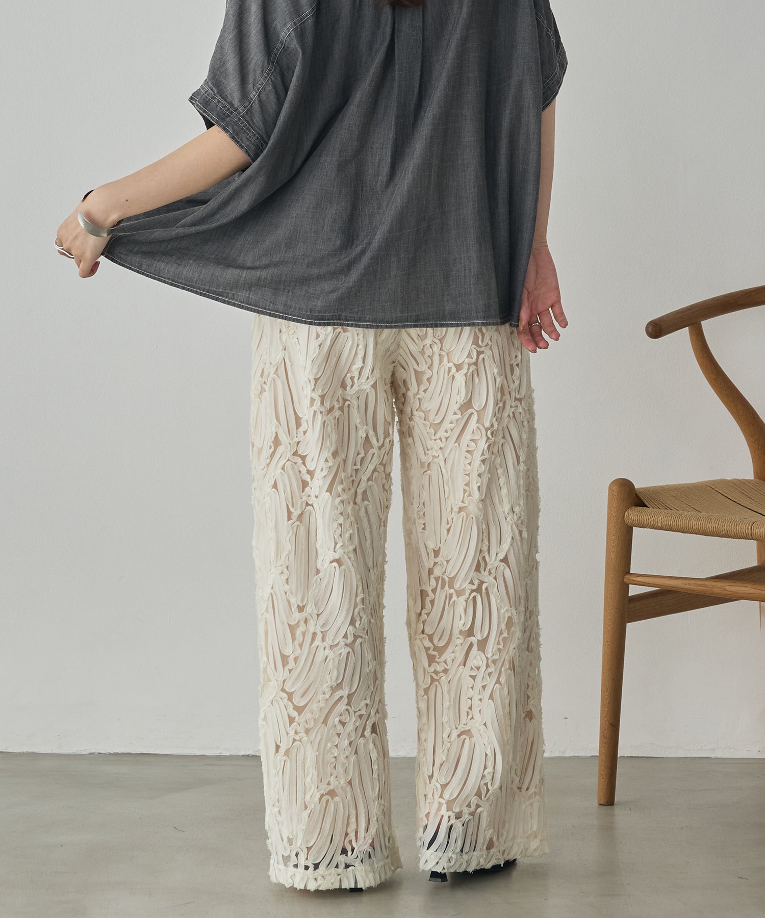 MOTIF LACE STRAIGHT-LEG PANTS