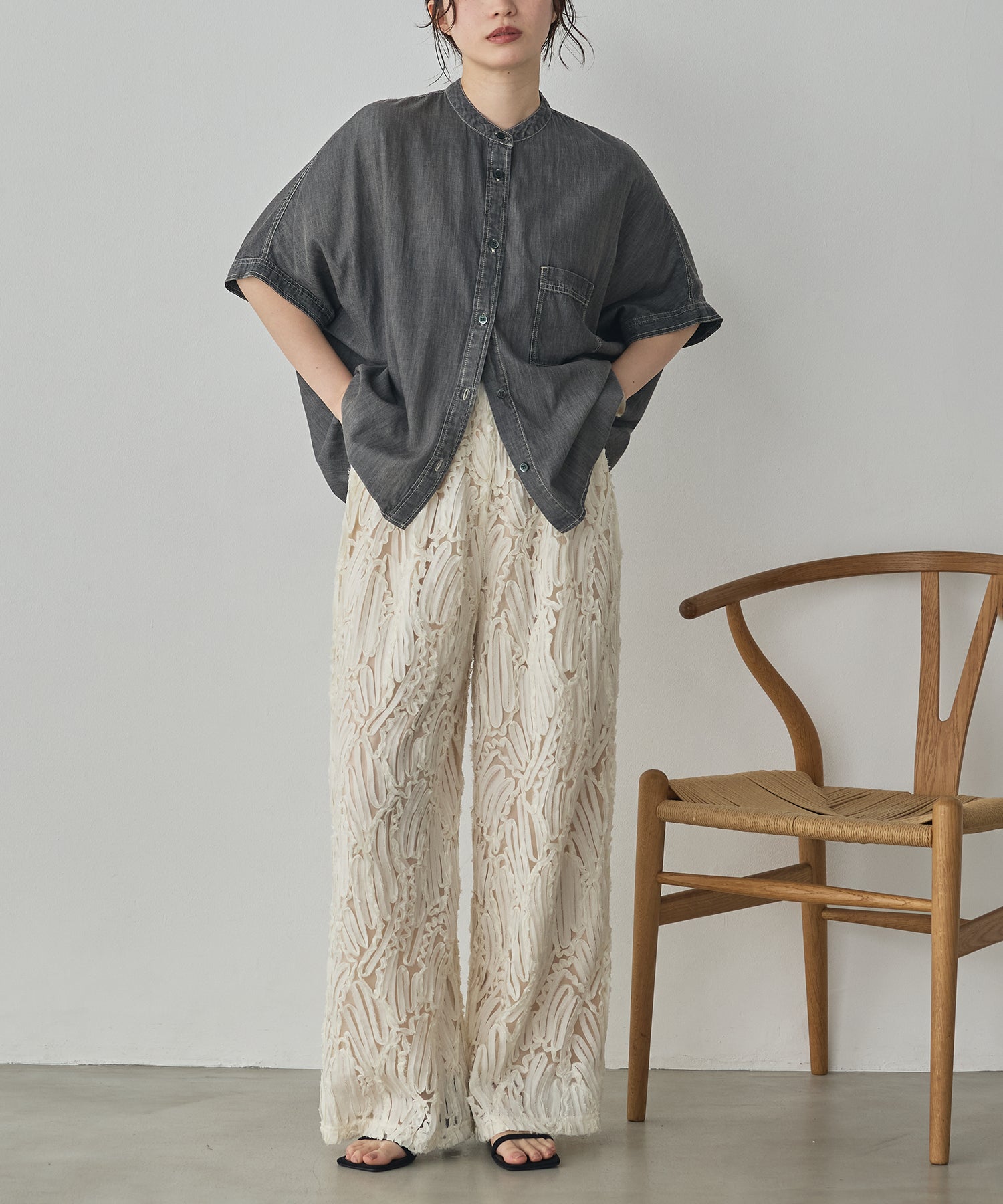 MOTIF LACE STRAIGHT-LEG PANTS